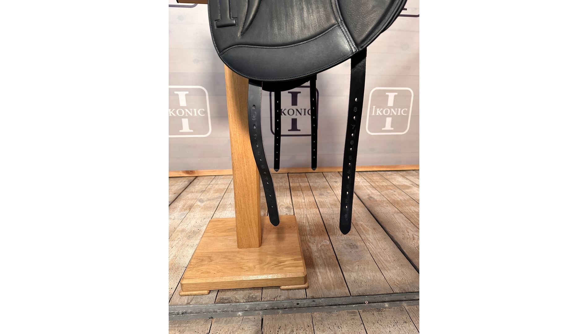 Dressage saddle