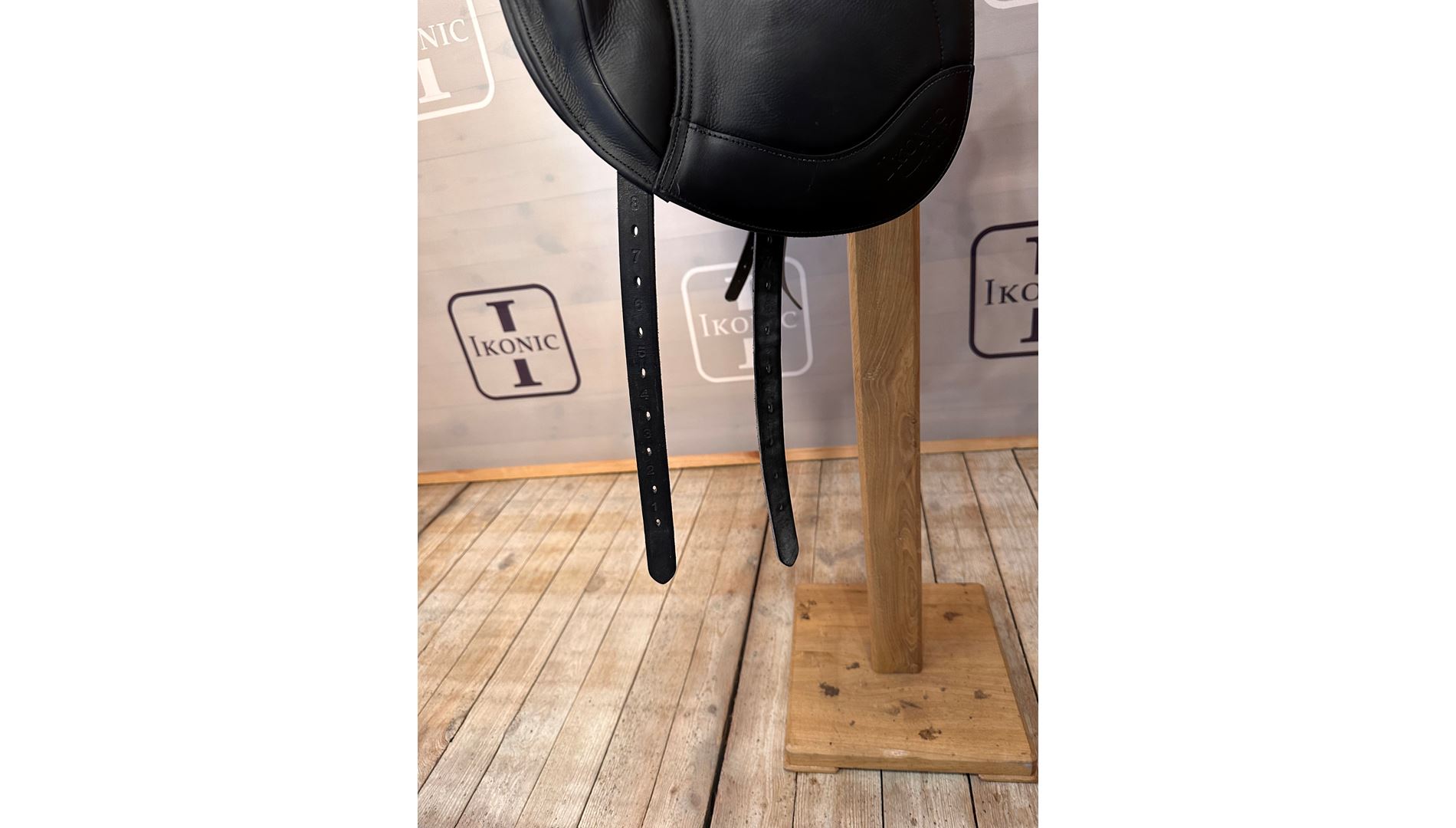 Second-hand dressage saddle