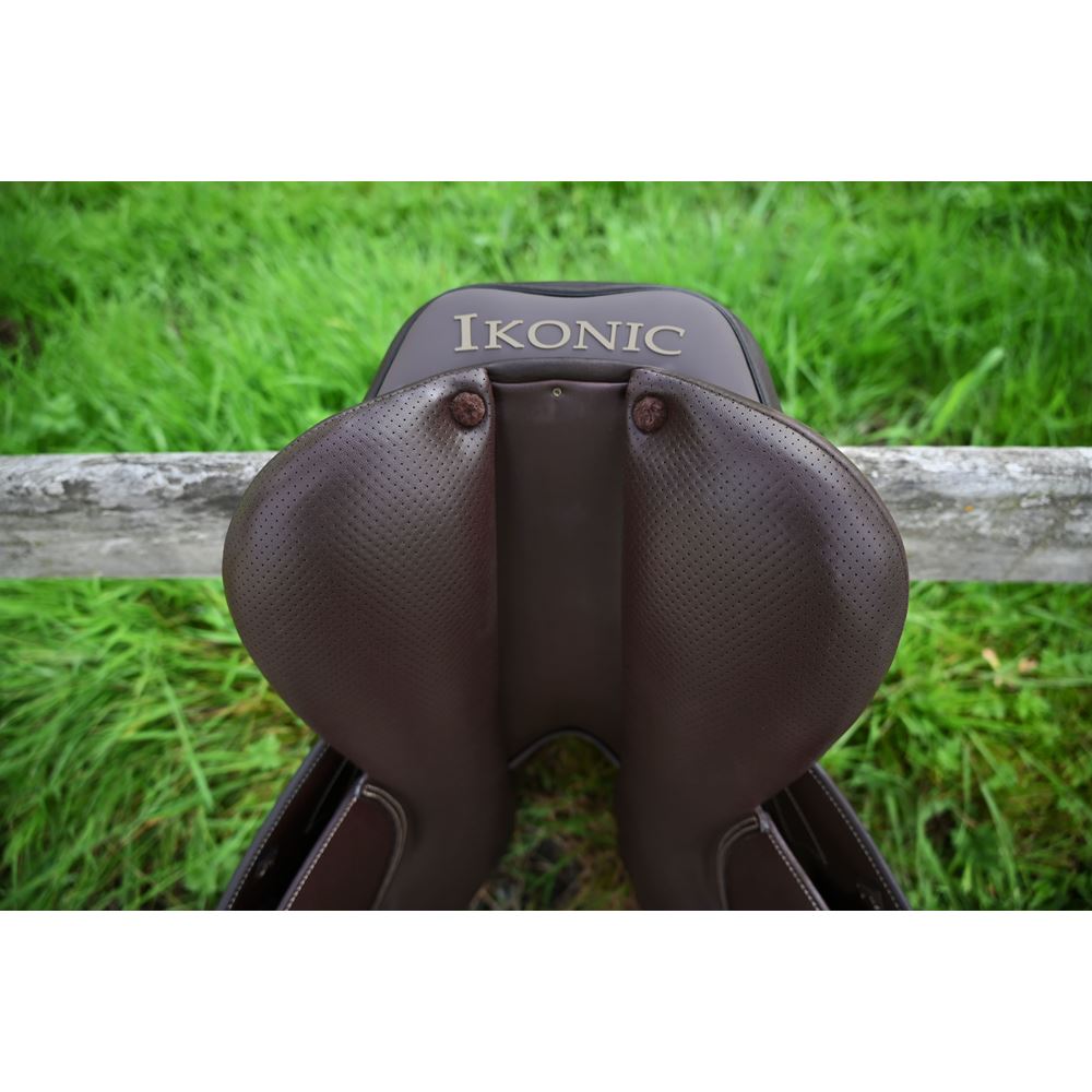 Ikonic "Light" Jumping Lined Saddle