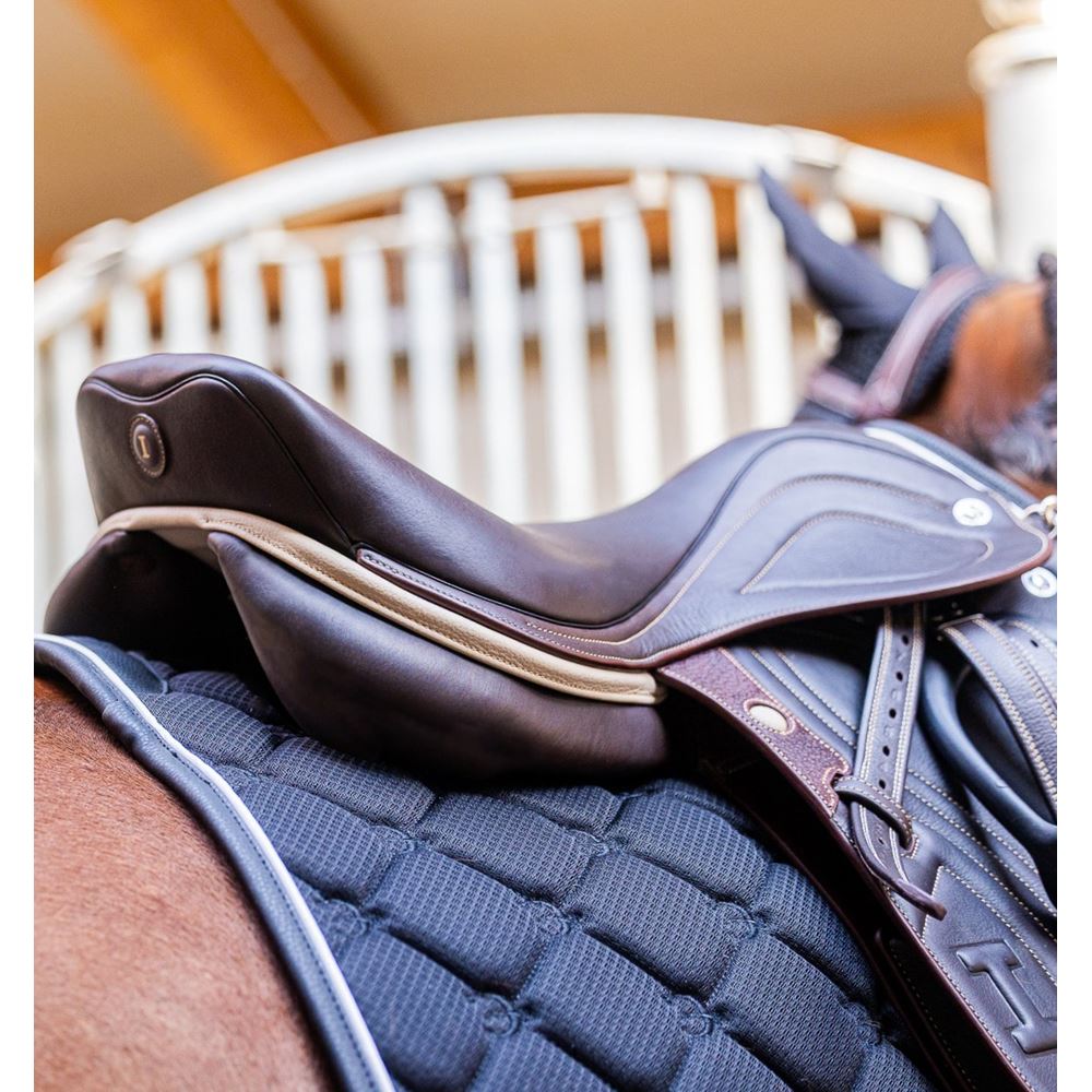 Ikonic "Evolution" Jumping Saddle