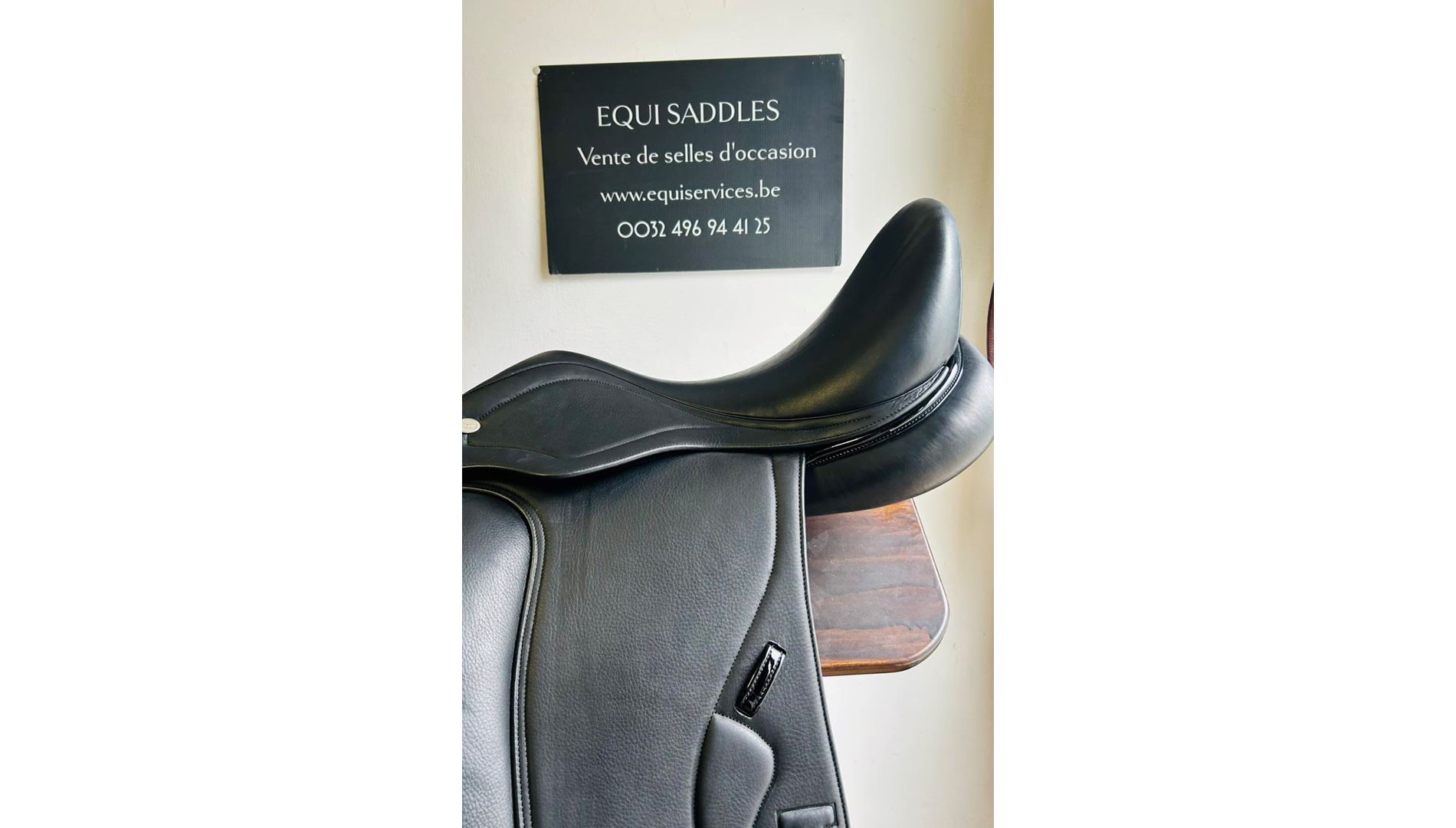 240212001  Ikonic "Evolution" Selle Dressage Quartier Veau Pré-formé