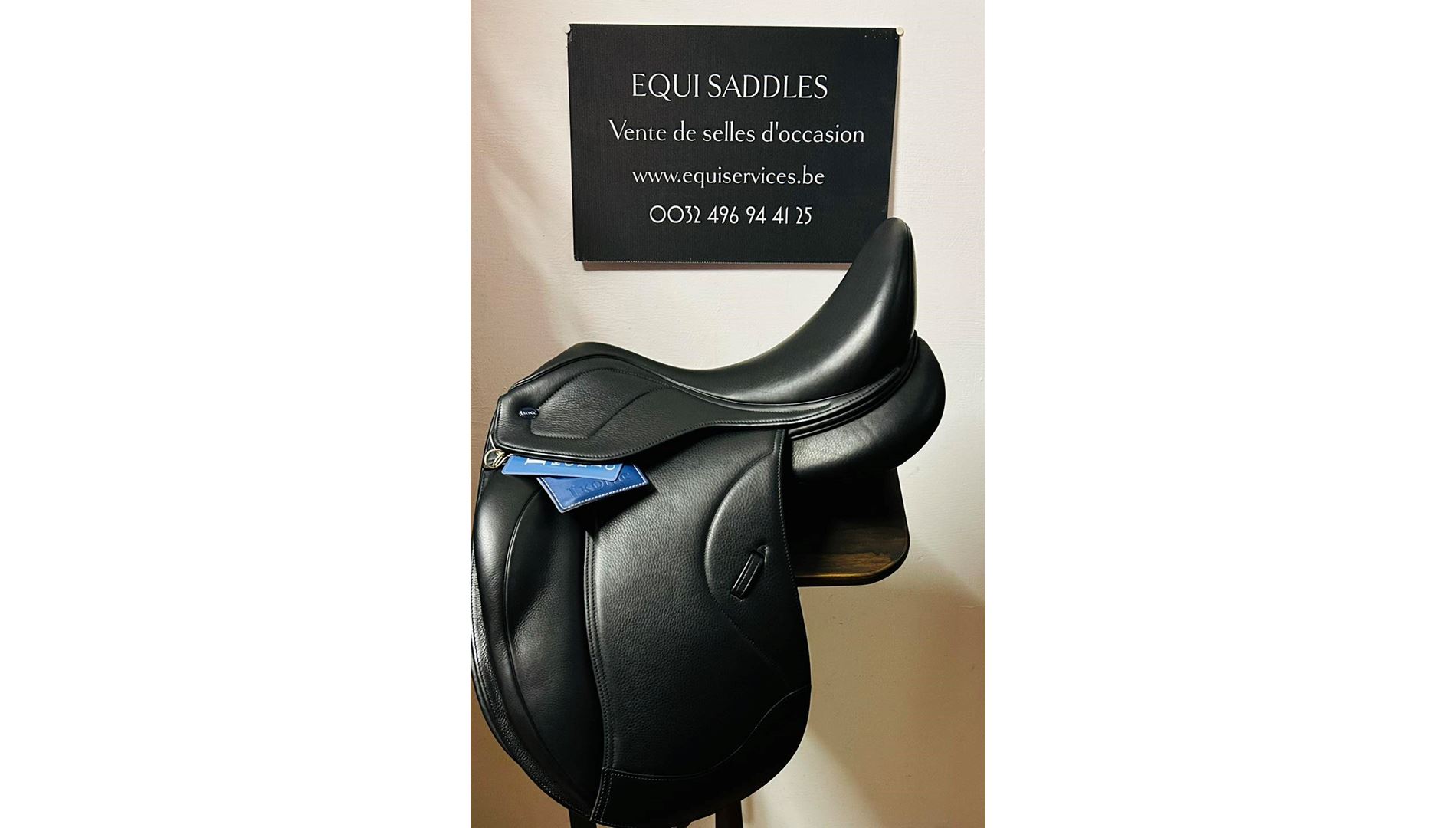 22095659  Ikonic "Light" Selle Dressage Mono Quartier