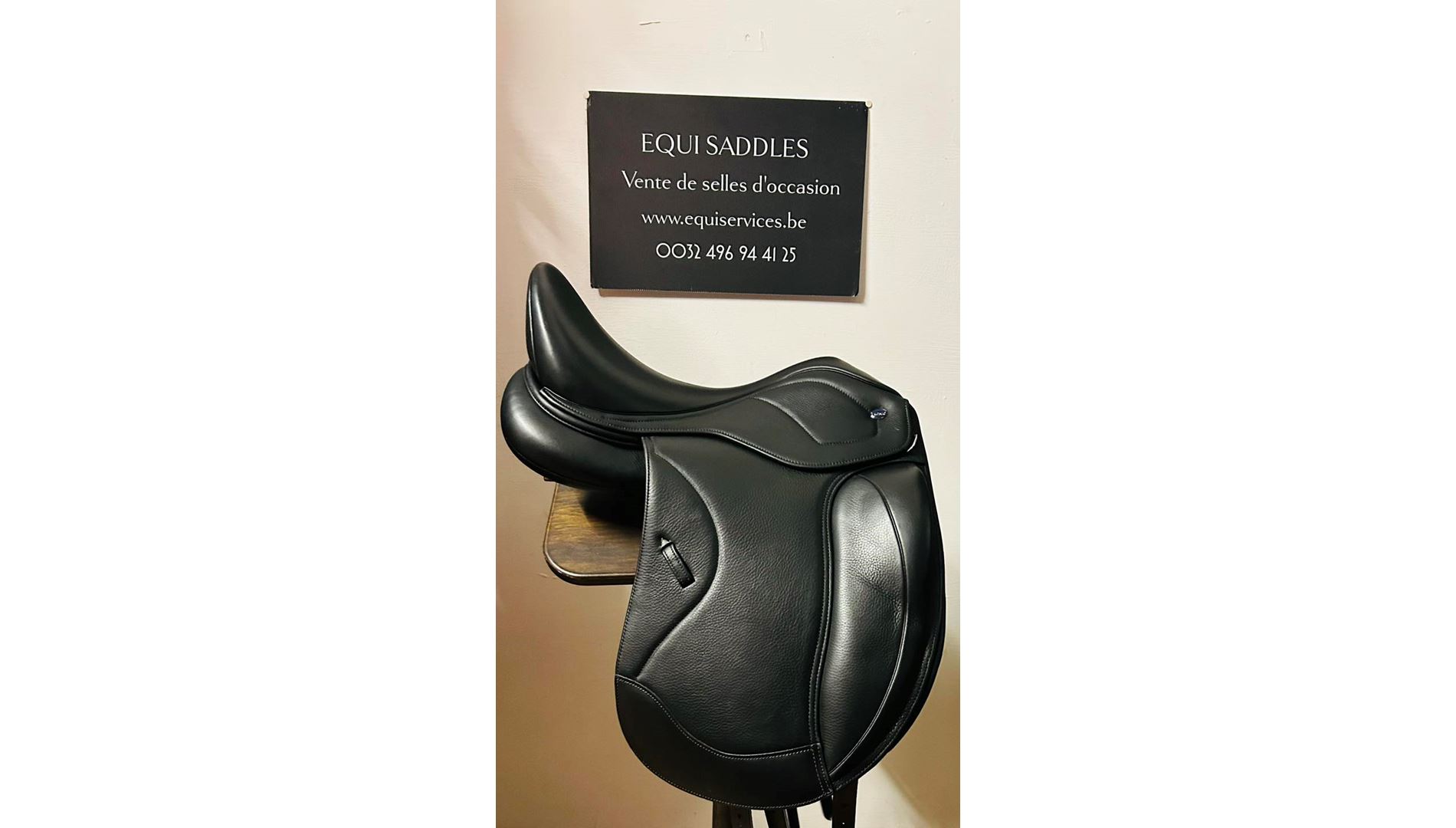 22095659  Ikonic "Light" Selle Dressage Mono Quartier