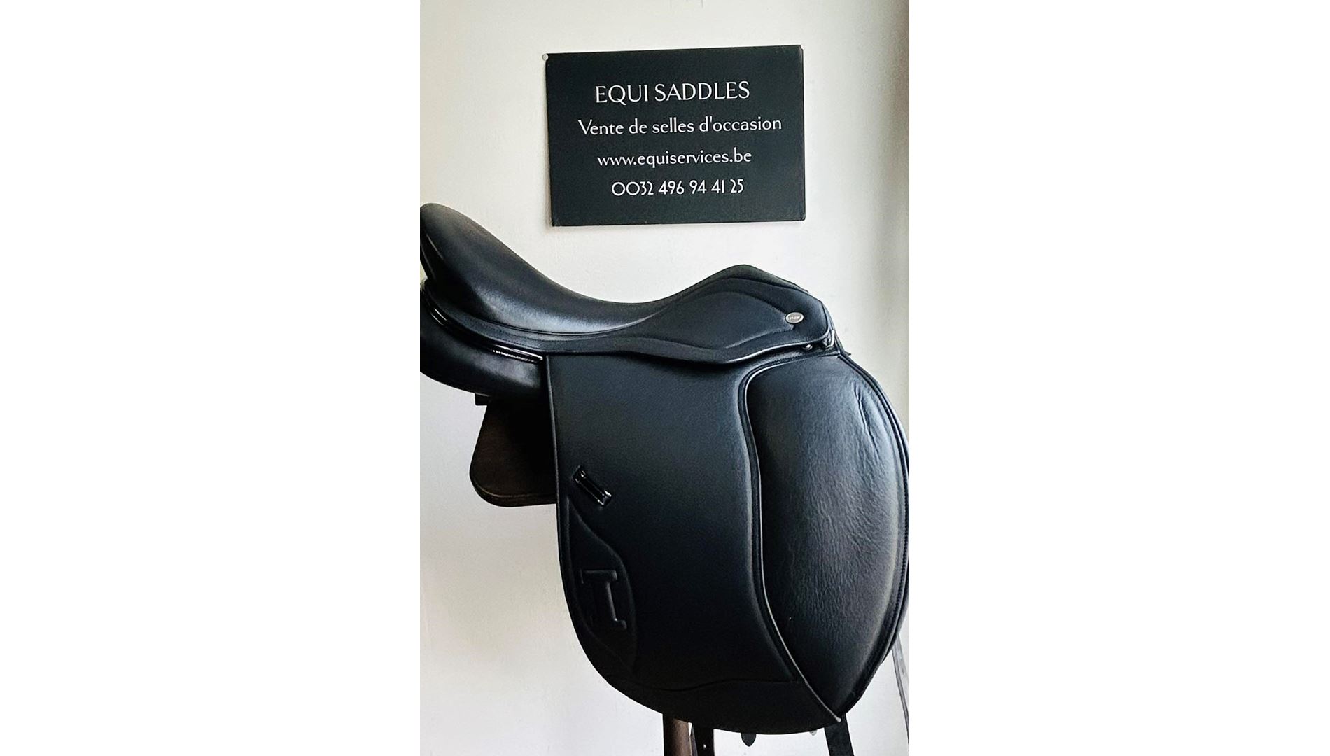 230418688  IKONIC "Evolution" Selle Dressage Quartier Veau Taquet Velcro