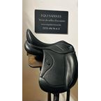 22044713  Selle de Dressage IKONIC "Hybride" Mono quartier-Standart-Taquet long