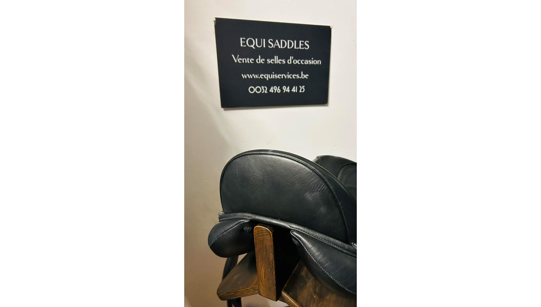 22044713  Selle de Dressage IKONIC "Hybride" Mono quartier-Standart-Taquet long