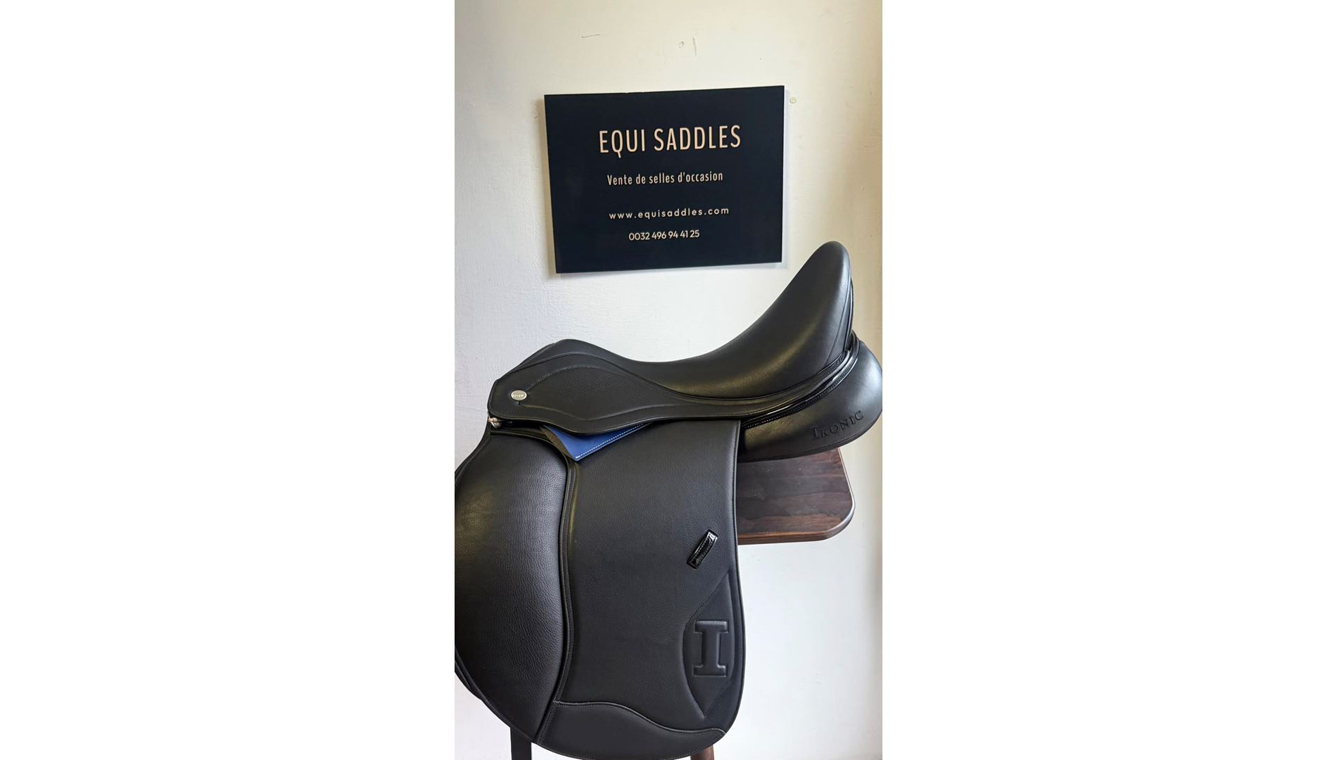 240212010  IKONIC "Evolution" Selle Dressage Quartier Veau Taquet Velcro