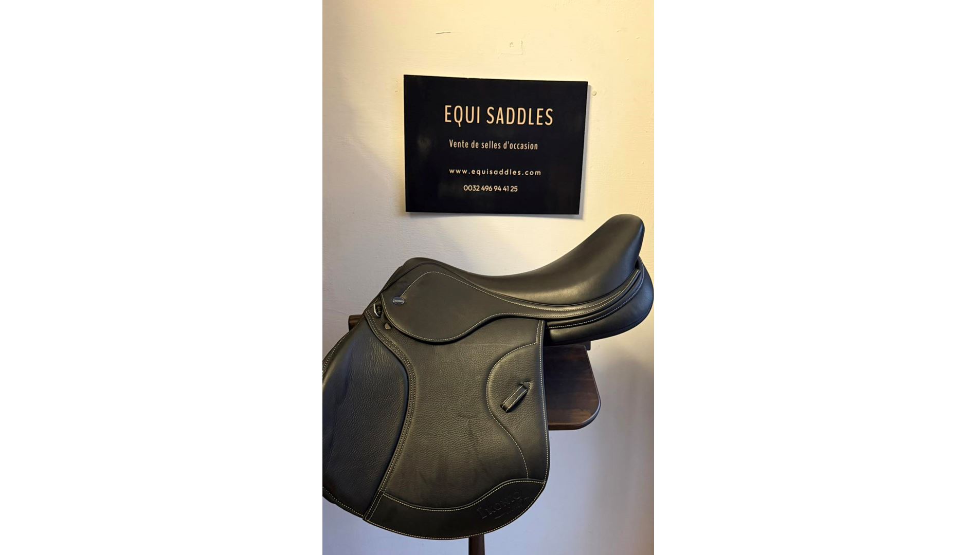 23107725  Ikonic "Light" Selle Jumping