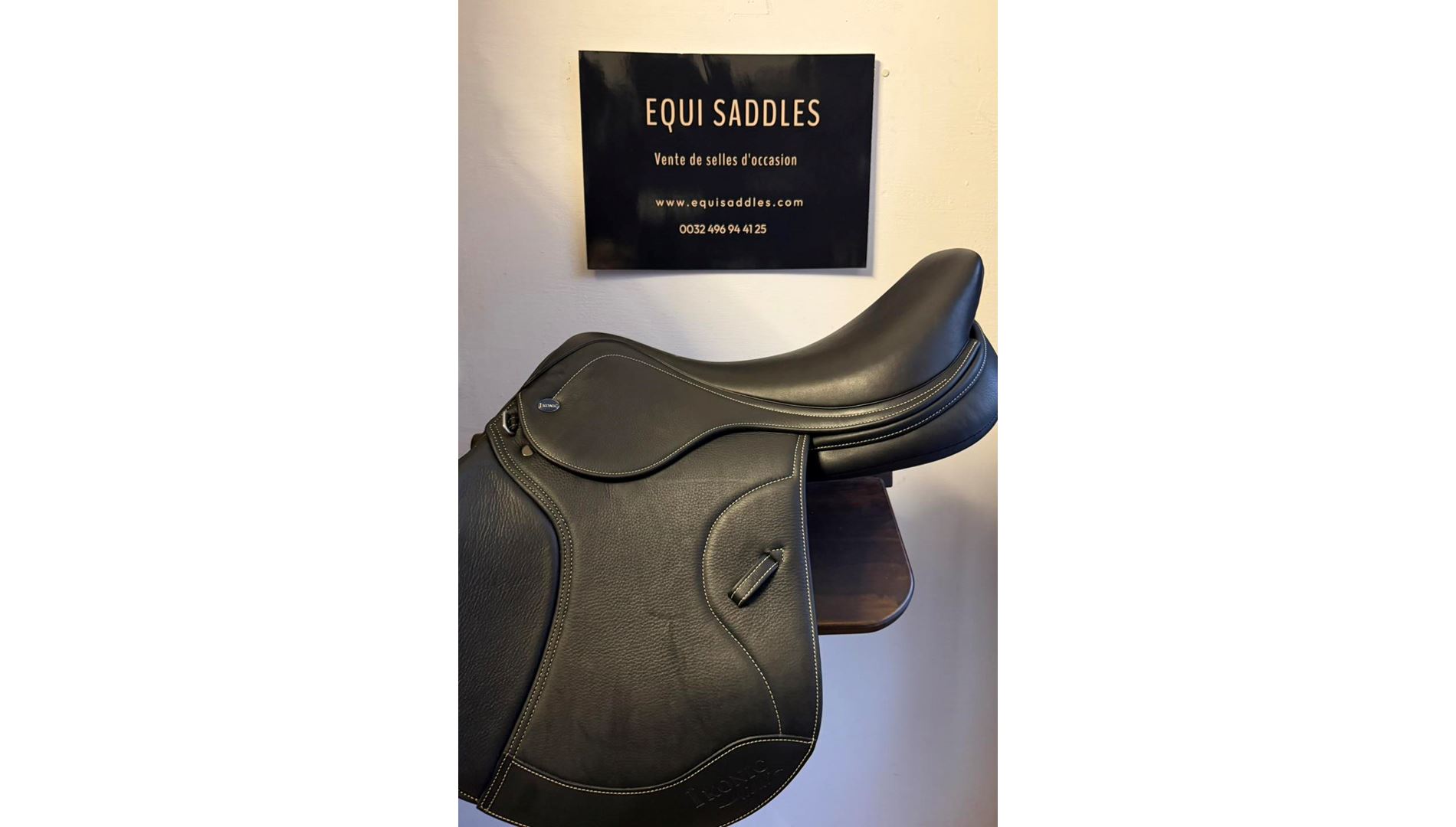 23107725  Ikonic "Light" Selle Jumping