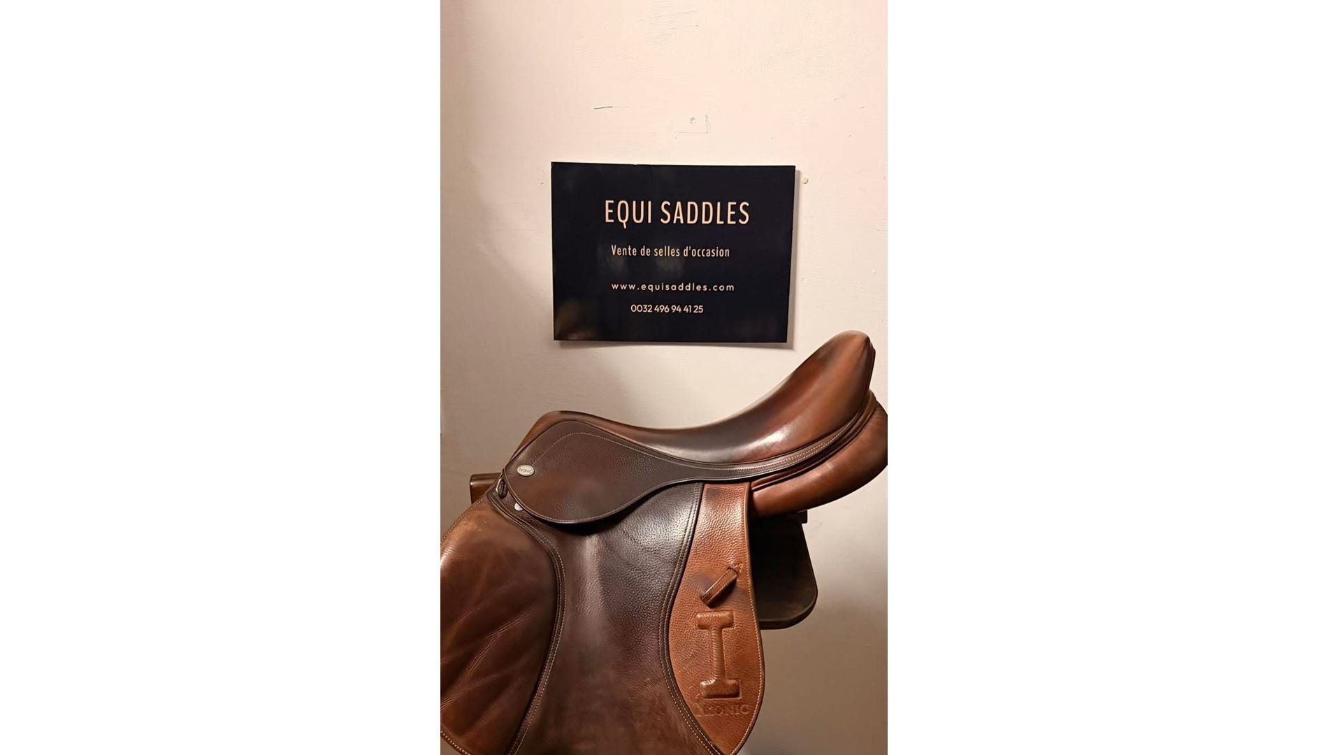 220416895  Selle Jumping IKONIC ELITE Siège Semi-creux-Quartier Standard