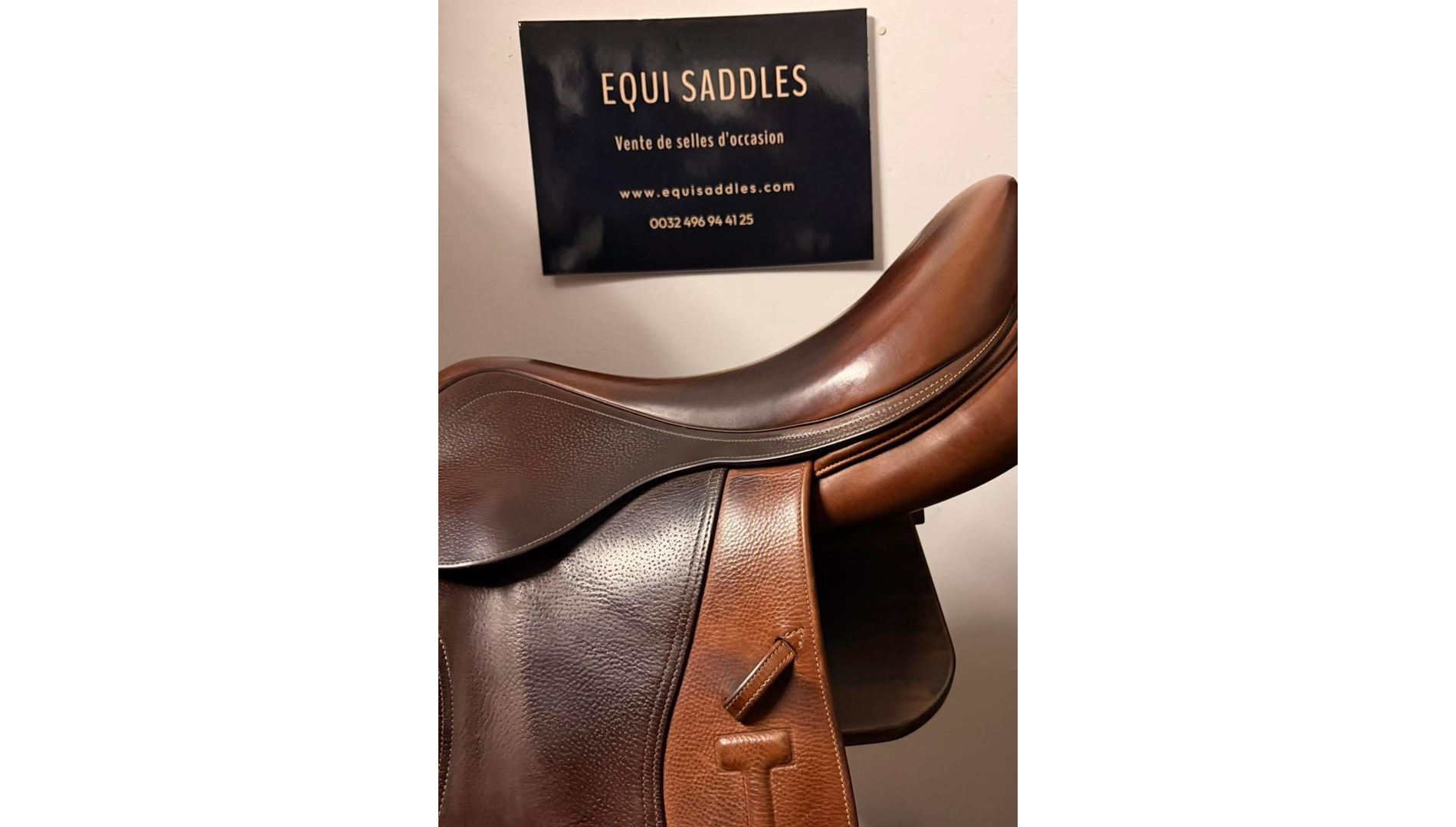 220416895  Selle Jumping IKONIC ELITE Siège Semi-creux-Quartier Standard