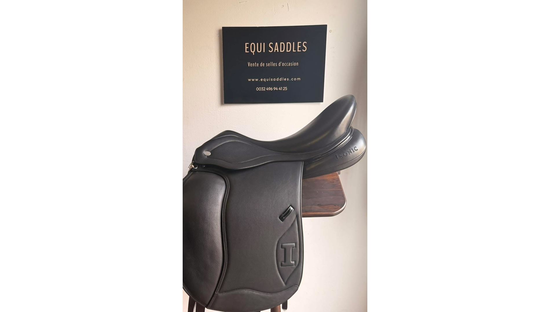 230418692  IKONIC "Evolution" Selle Dressage Quartier Veau Taquet Velcro