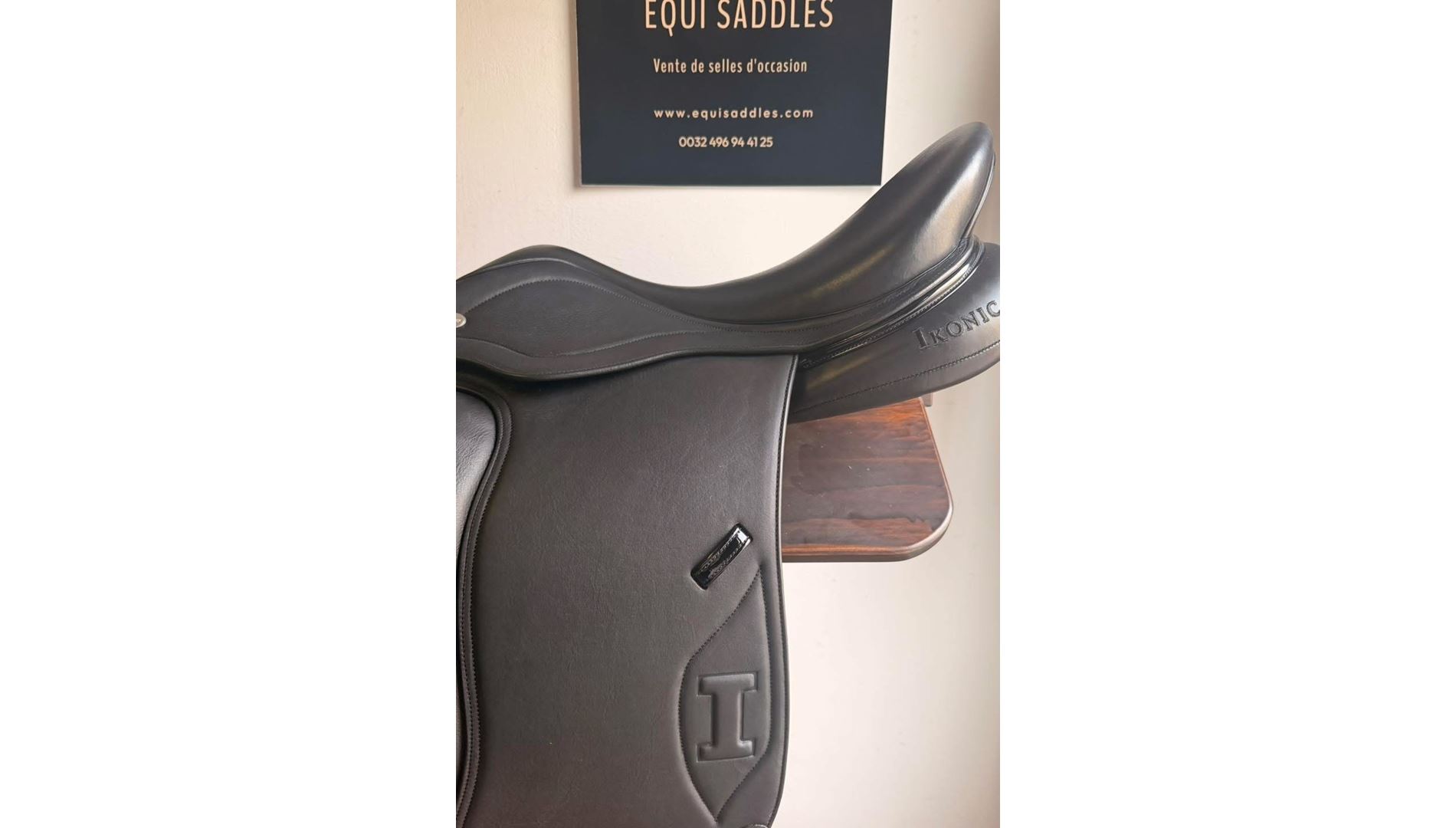 230418692  IKONIC "Evolution" Selle Dressage Quartier Veau Taquet Velcro