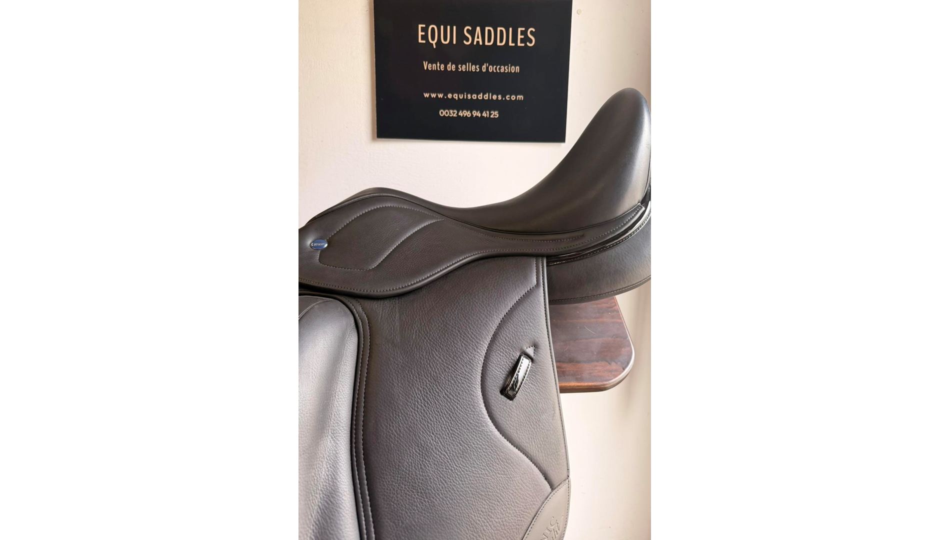22014283  Selle de Dressage IKONIC "Hybride" Mono quartier-Standart-Taquet long