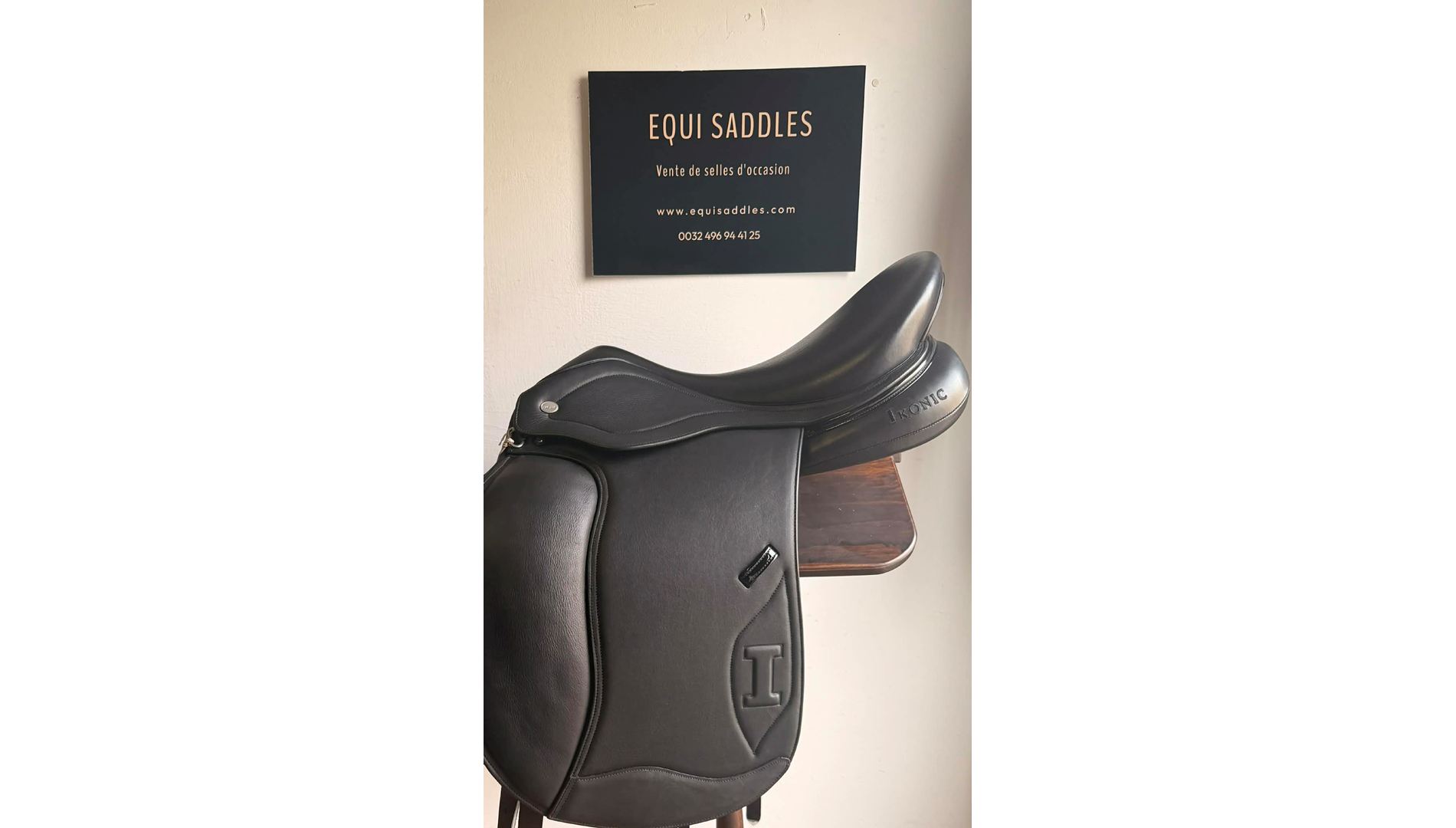 230418692  IKONIC "Evolution" Selle Dressage Quartier Veau Taquet Velcro