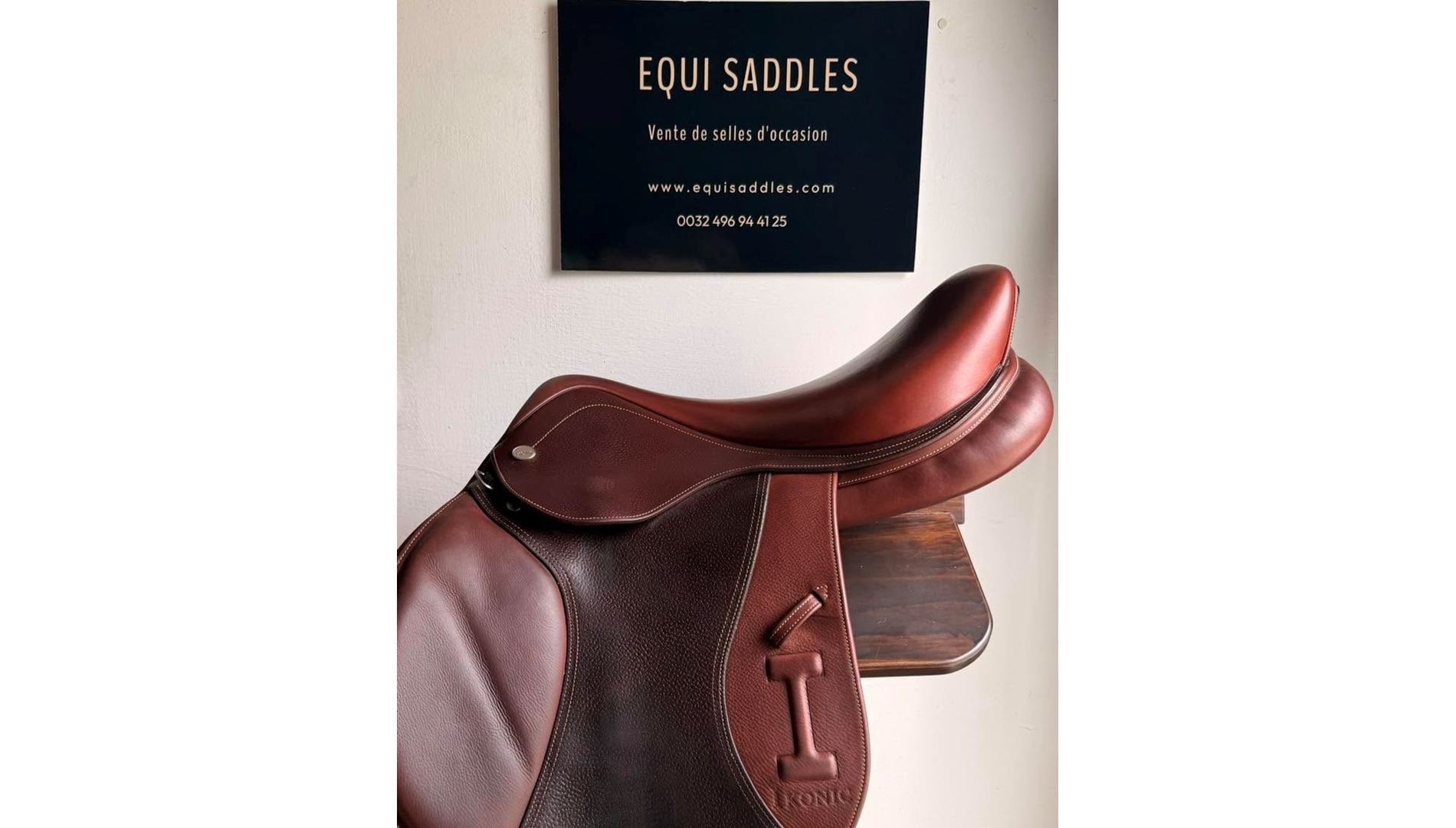 211045671  Selle Jumping IKONIC ELITE Siège Semi-creux-Quartier Standard