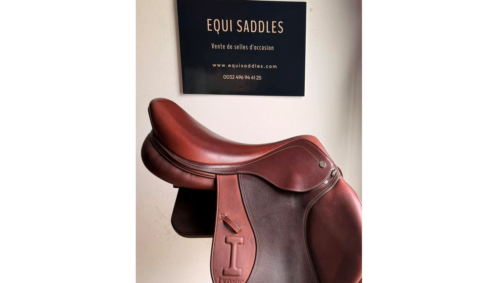 211045671  Selle Jumping IKONIC ELITE Siège Semi-creux-Quartier Standard