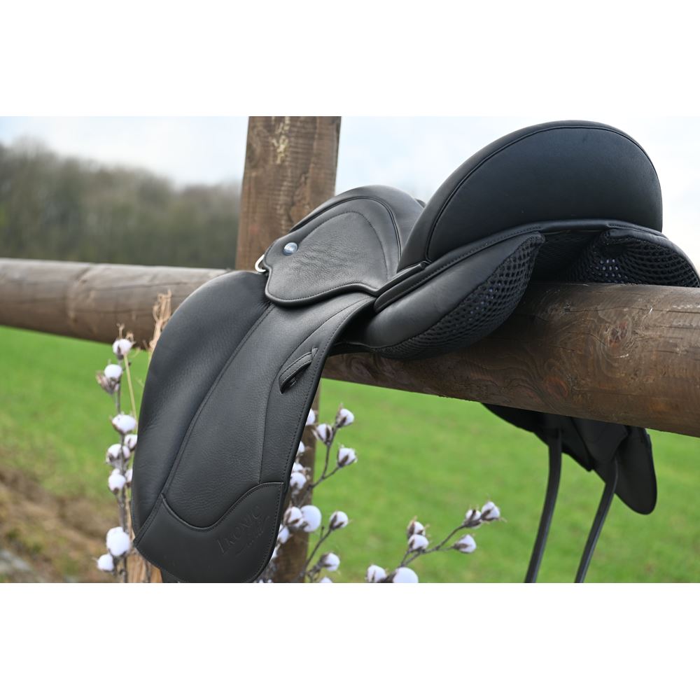 Ikonic "Light"  Pony Dressursattel Monoblatt