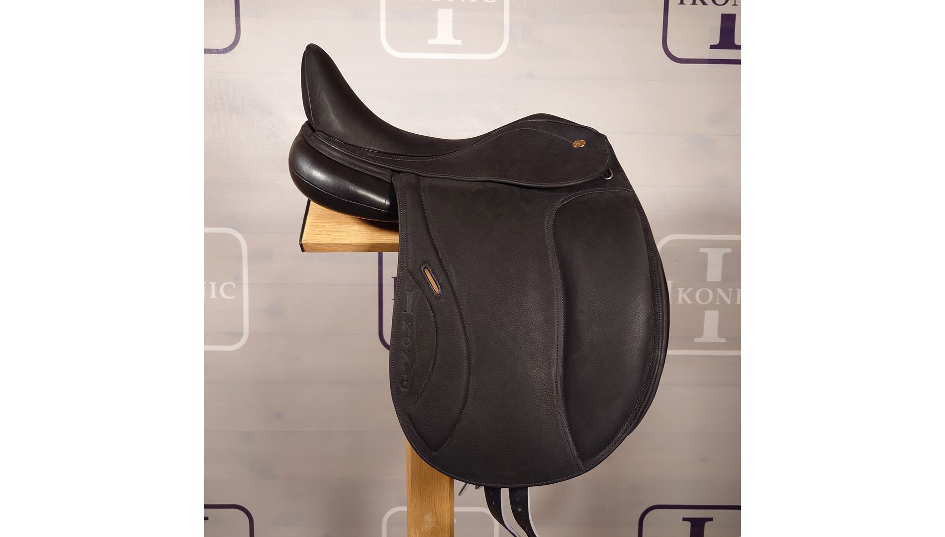 Selle dressage (fin de série)