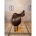 Hybrid dressage saddle (end of line)
