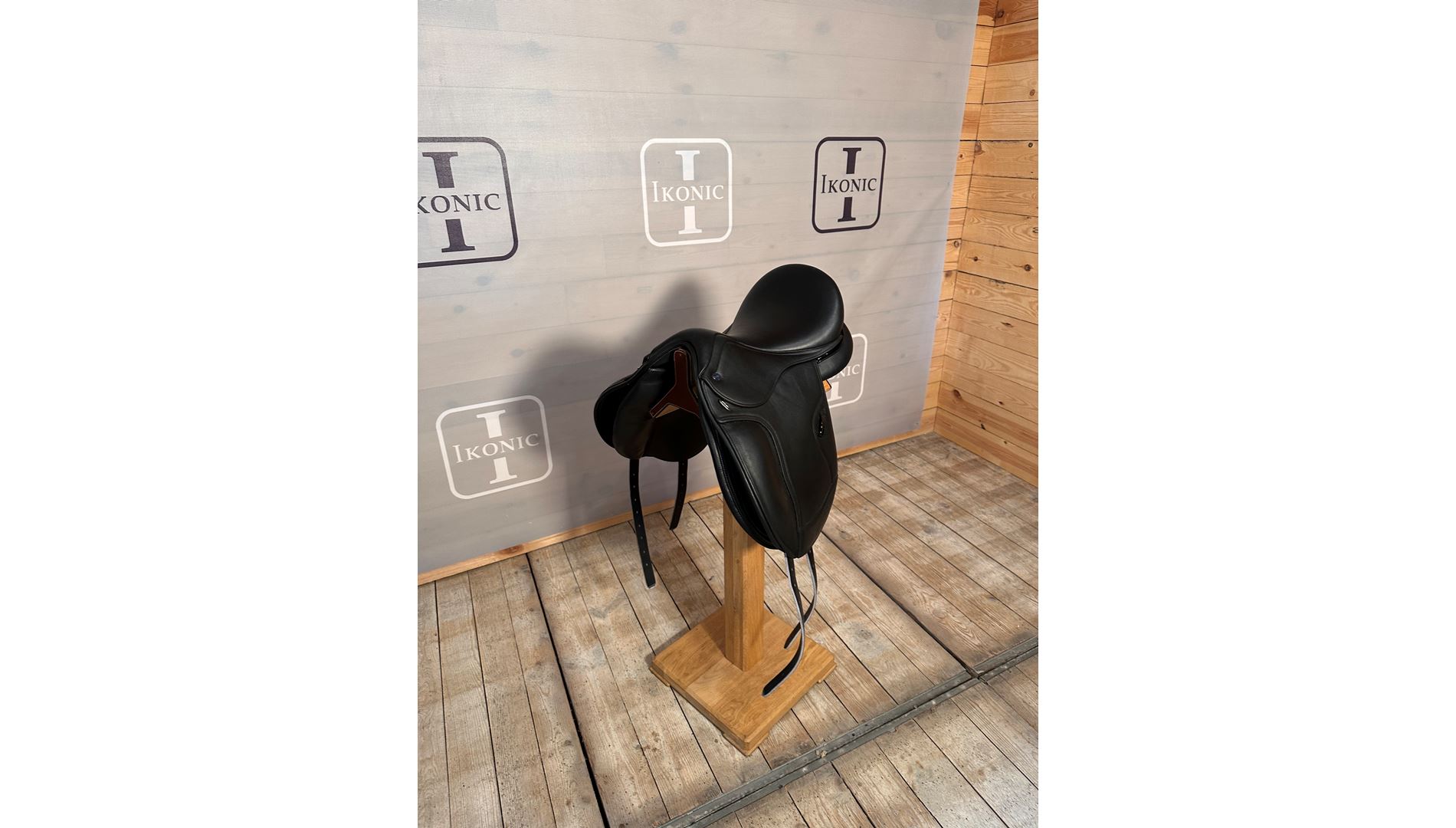 Pony dressage saddle (ocassion)