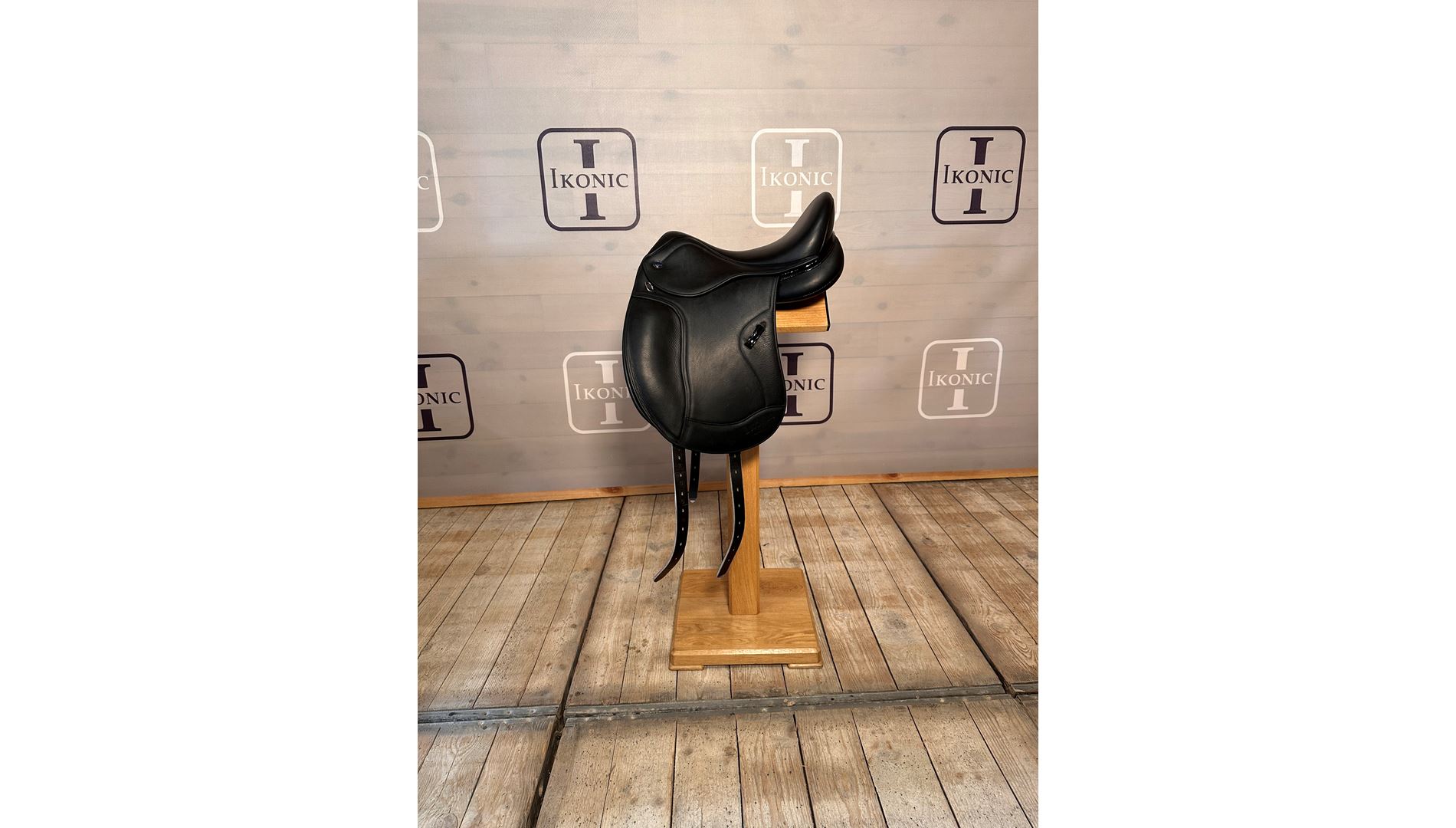 Pony dressage saddle (ocassion)