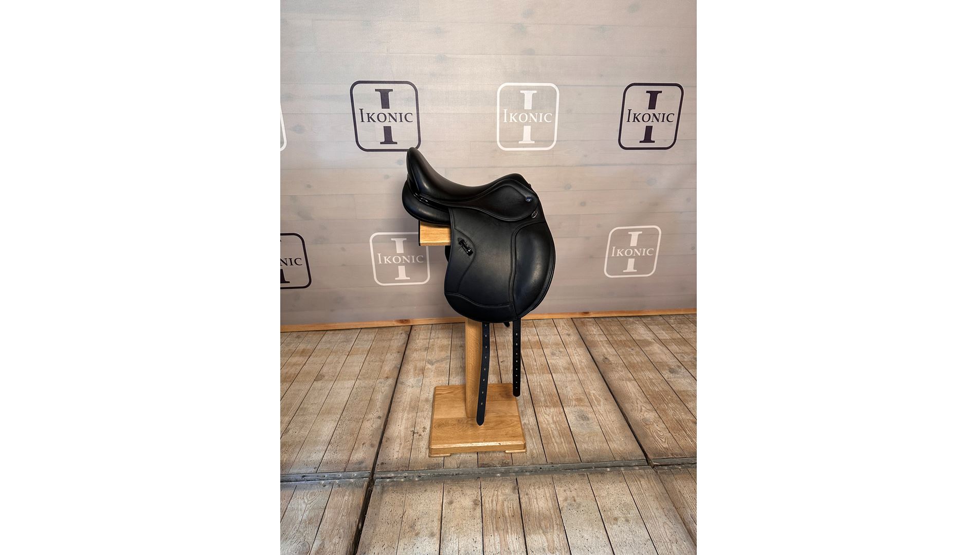 Pony dressage saddle (ocassion)