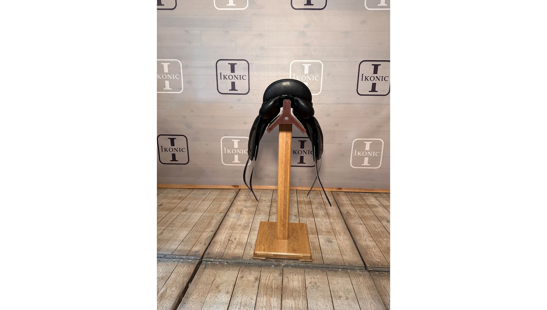 Pony dressage saddle (ocassion)