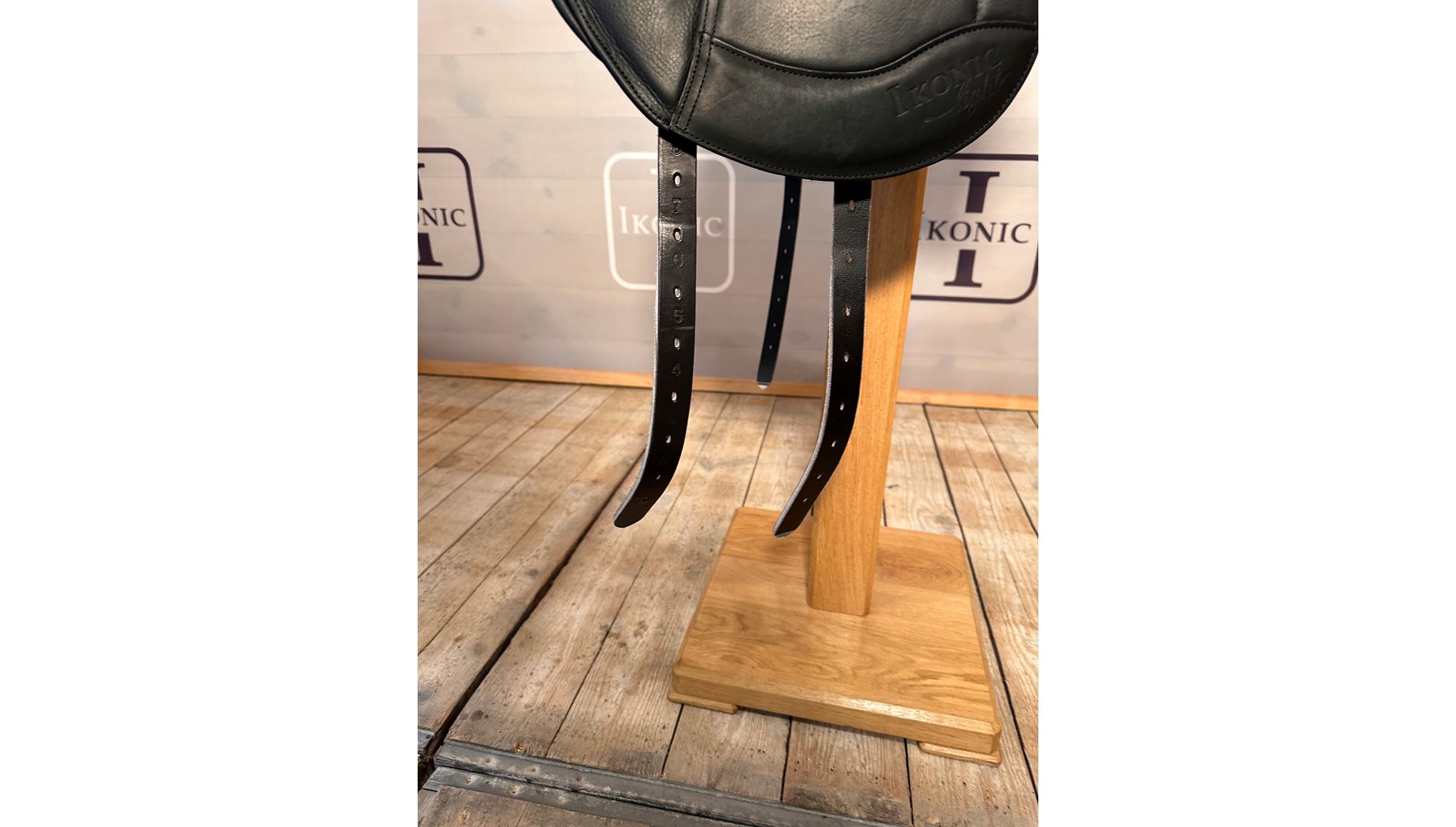 Pony dressage saddle (ocassion)