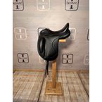 Second-hand dressage saddle