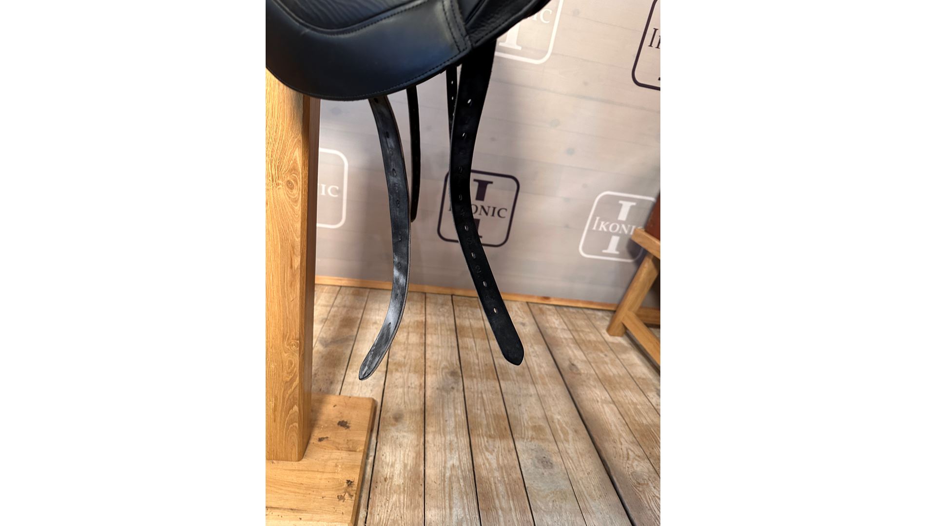 Second-hand dressage saddle