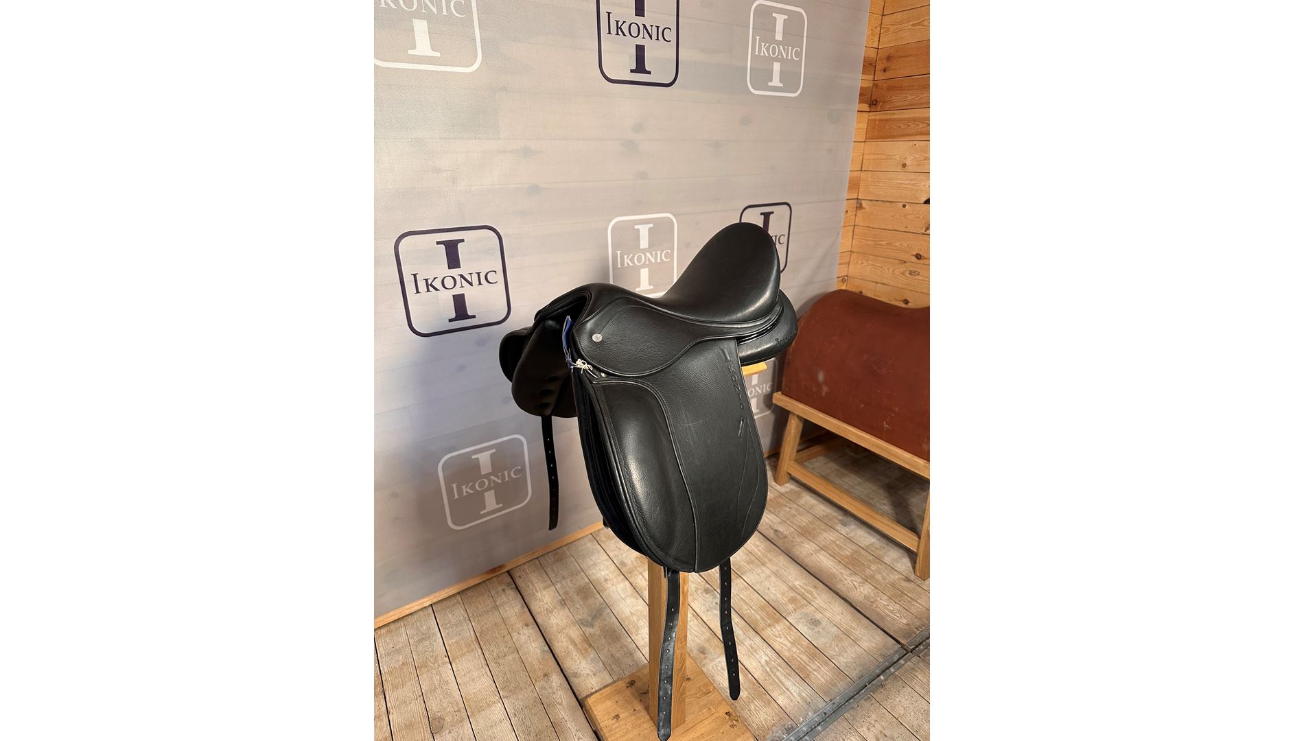 Dressage saddle