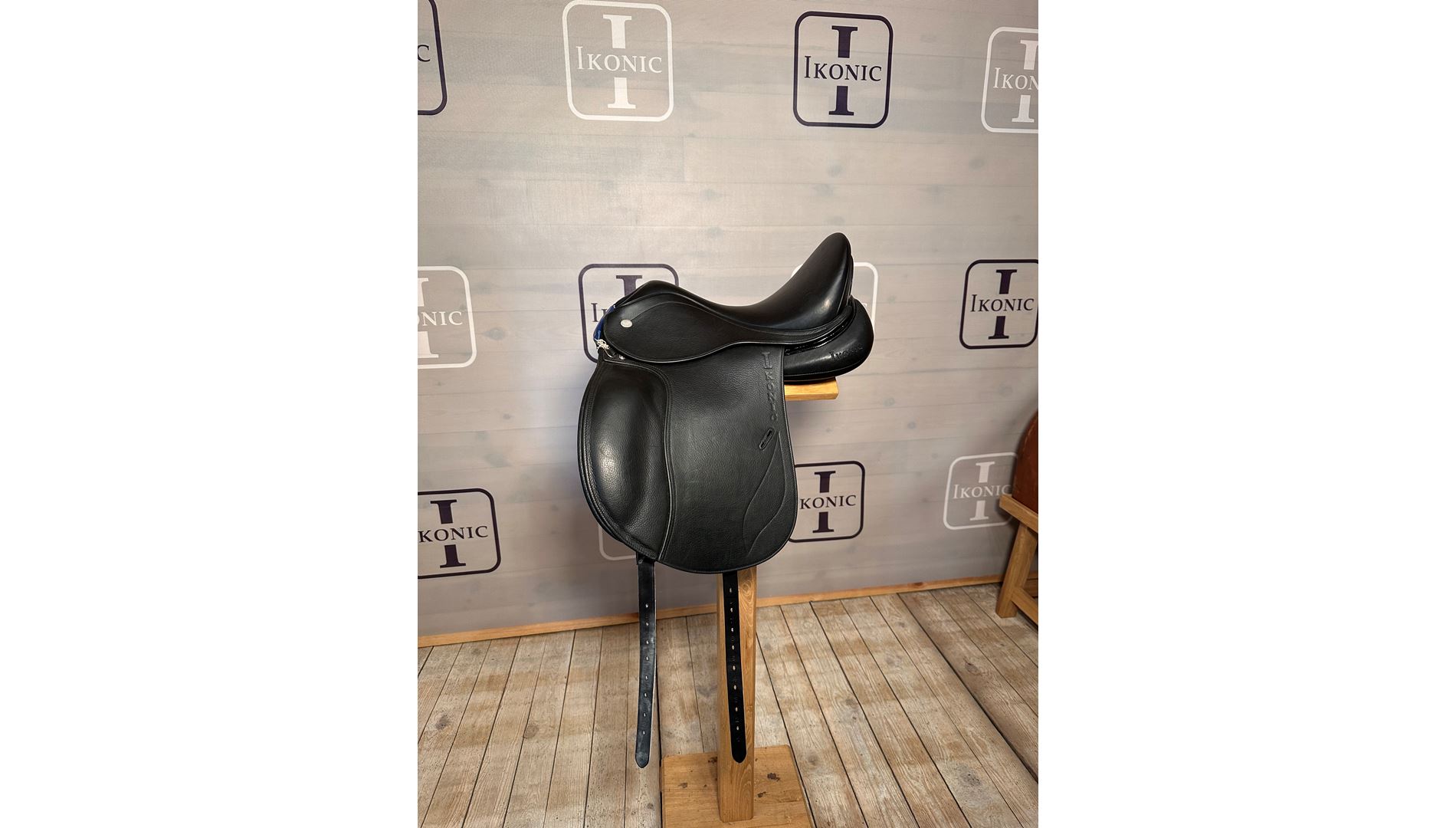 Dressage saddle