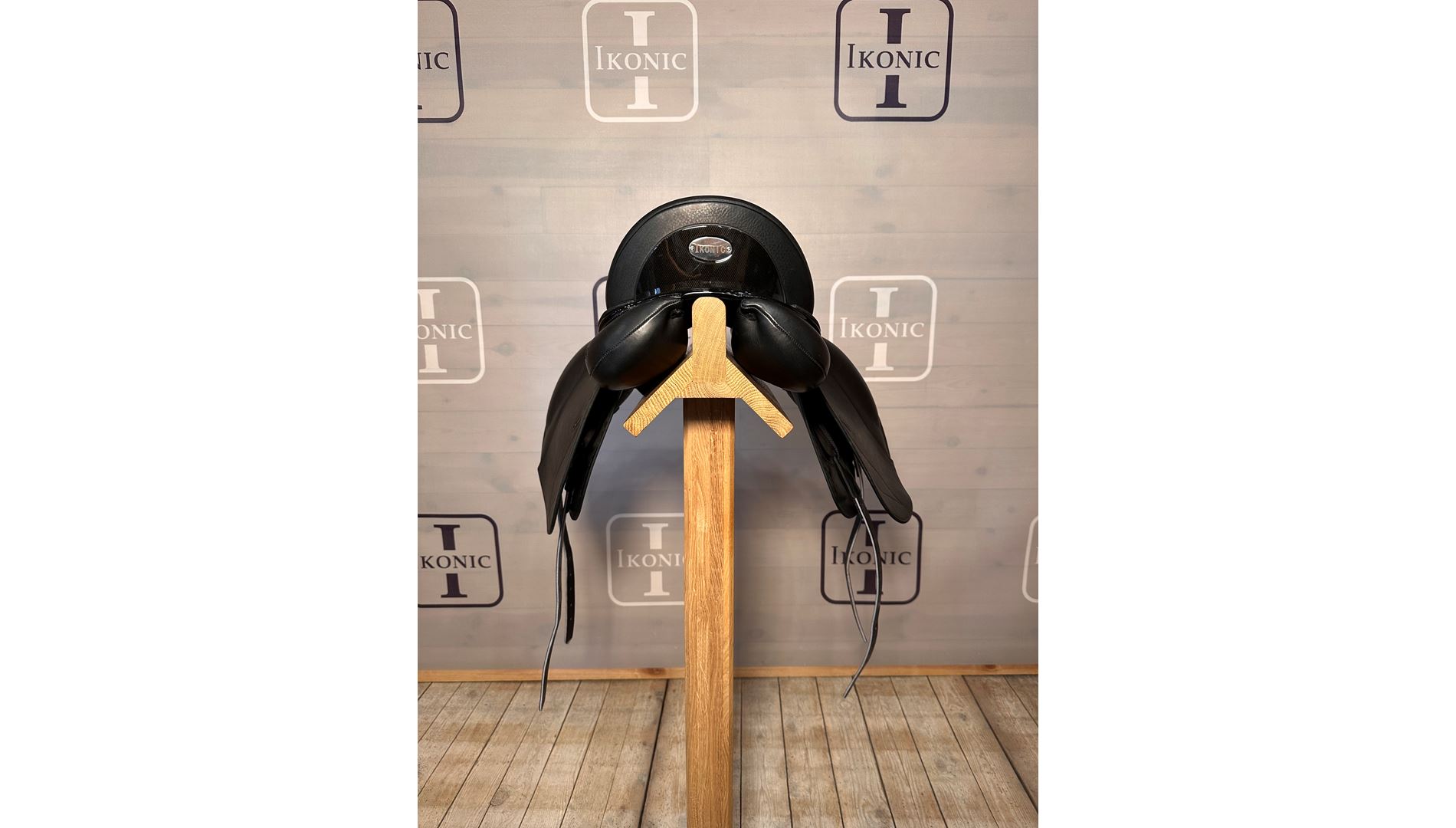 Dressage saddle