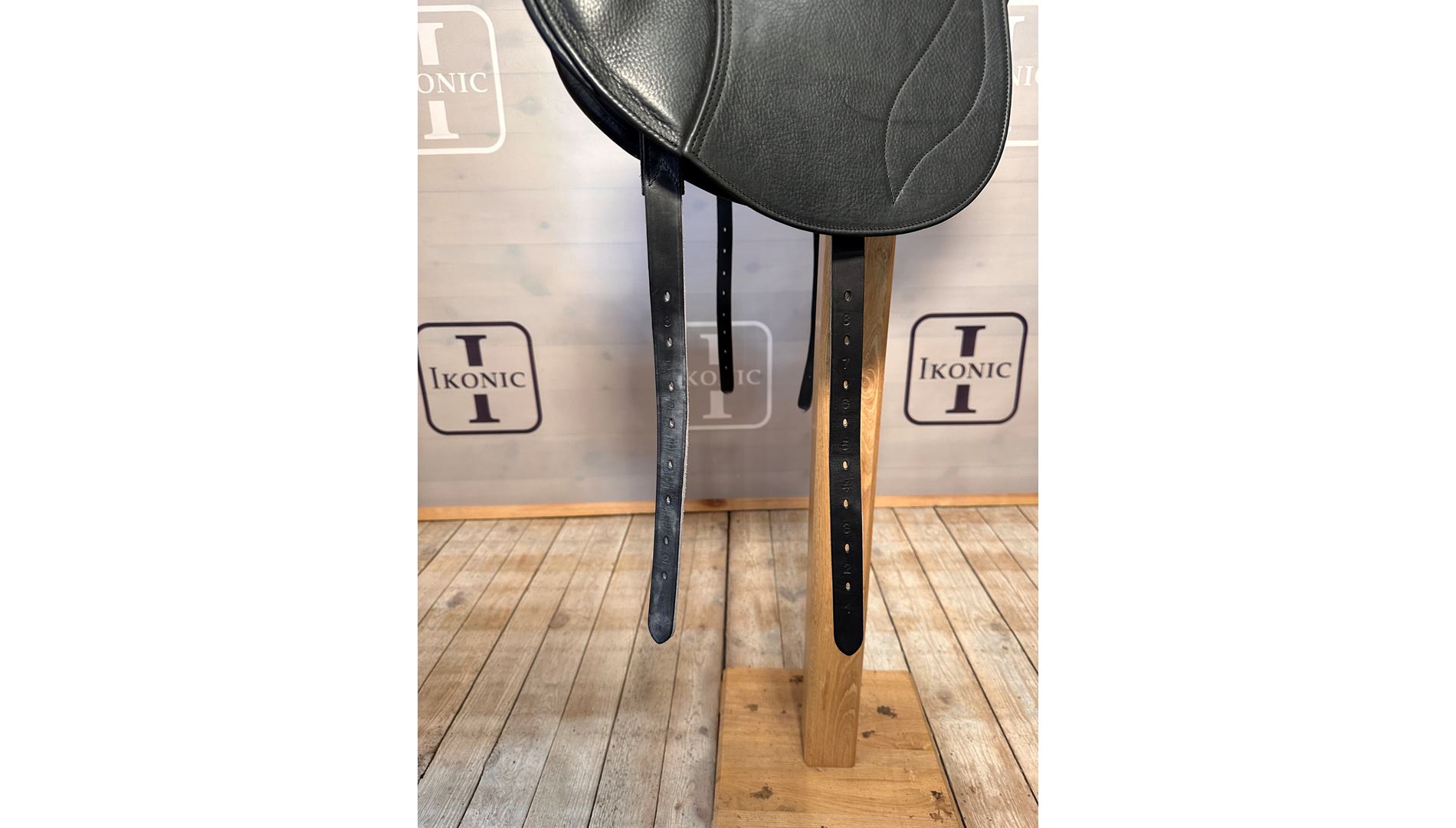 Dressage saddle