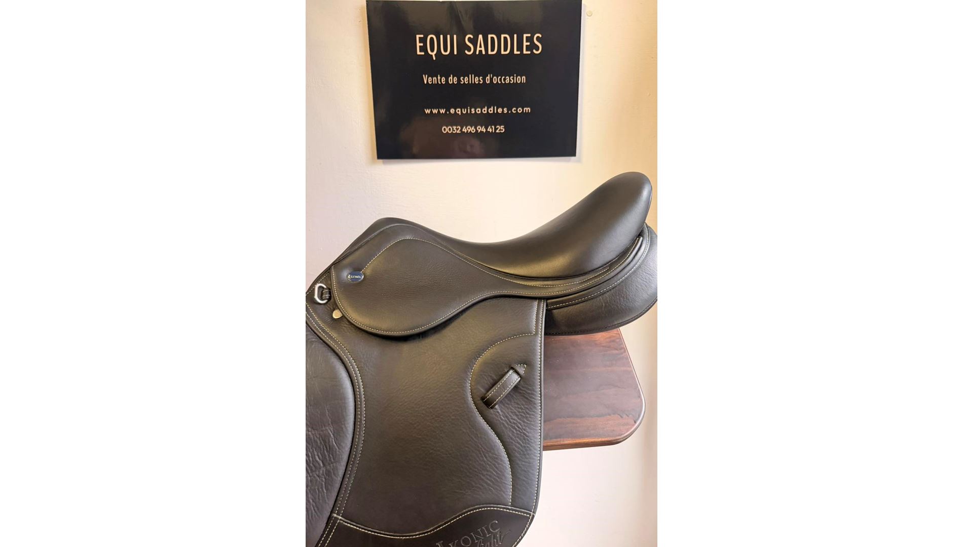 23077111  Ikonic "Light" Selle Jumping Poney