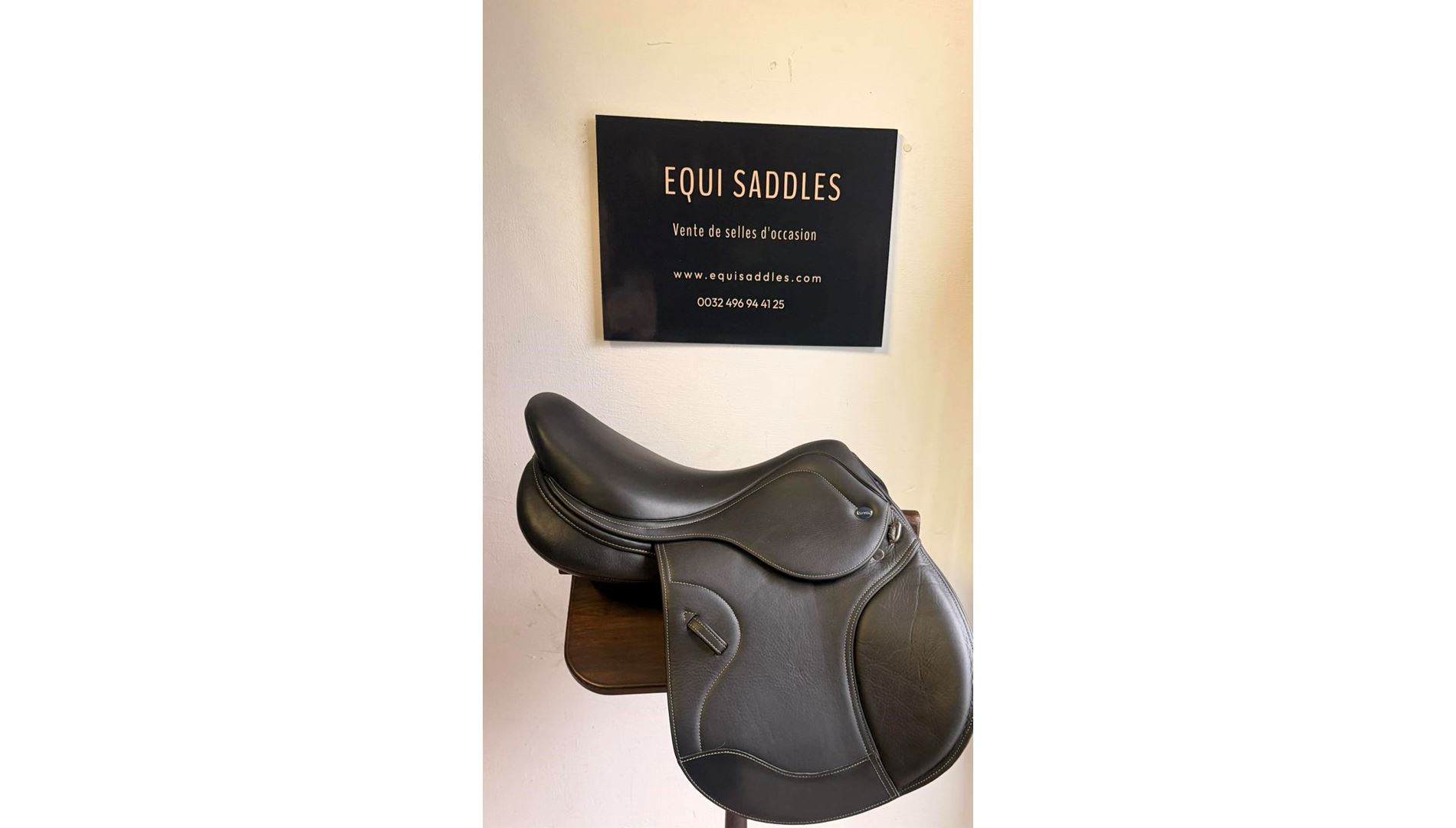 23077111  Ikonic "Light" Selle Jumping Poney