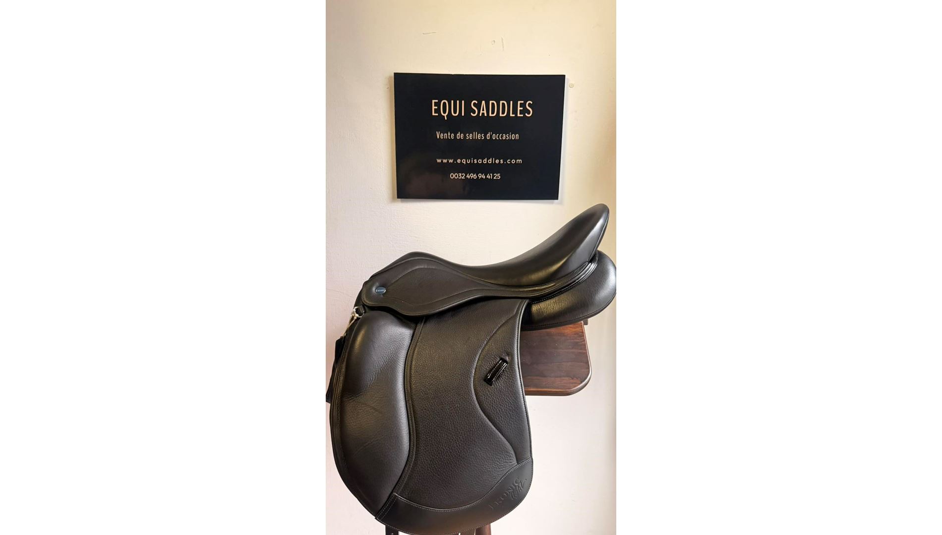 23046789  Ikonic "Light" Selle Dressage Mono Quartier