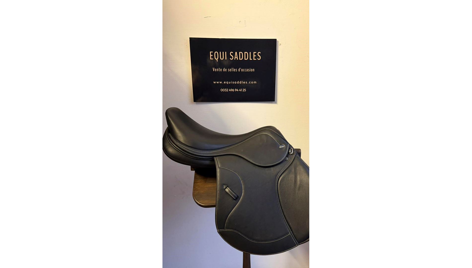 23107725  Ikonic "Light" Selle Jumping