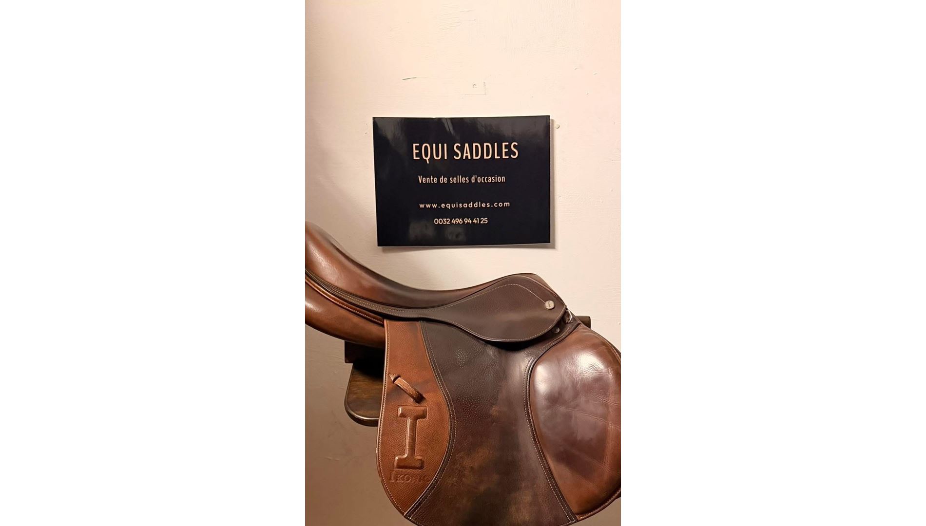 220416895  Selle Jumping IKONIC ELITE Siège Semi-creux-Quartier Standard