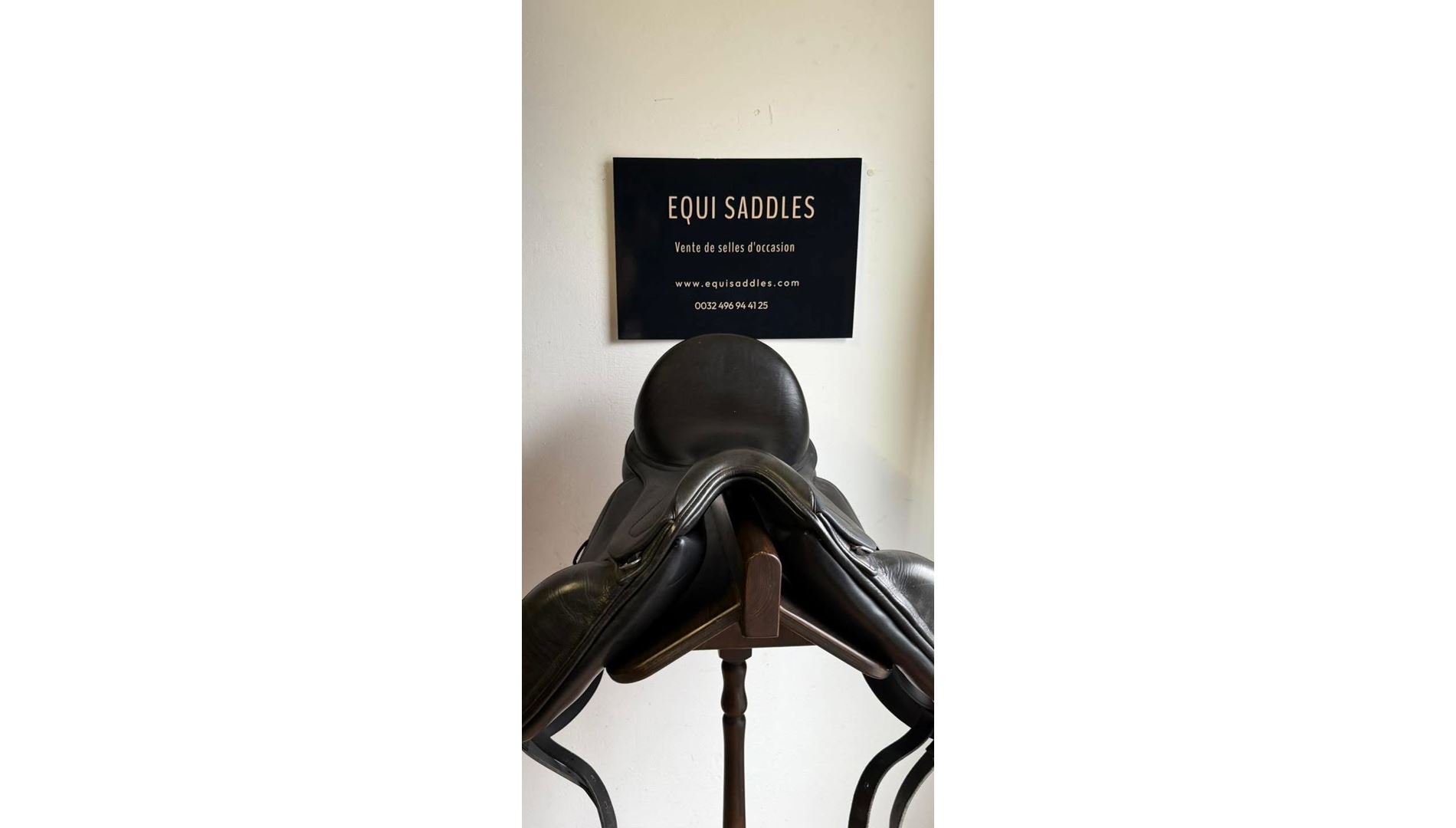 21123990  Selle de Dressage IKONIC "Hybride" Mono quartier-Standart-Taquet long