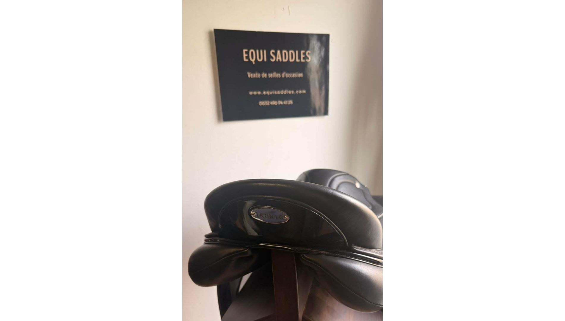 230418692  IKONIC "Evolution" Selle Dressage Quartier Veau Taquet Velcro