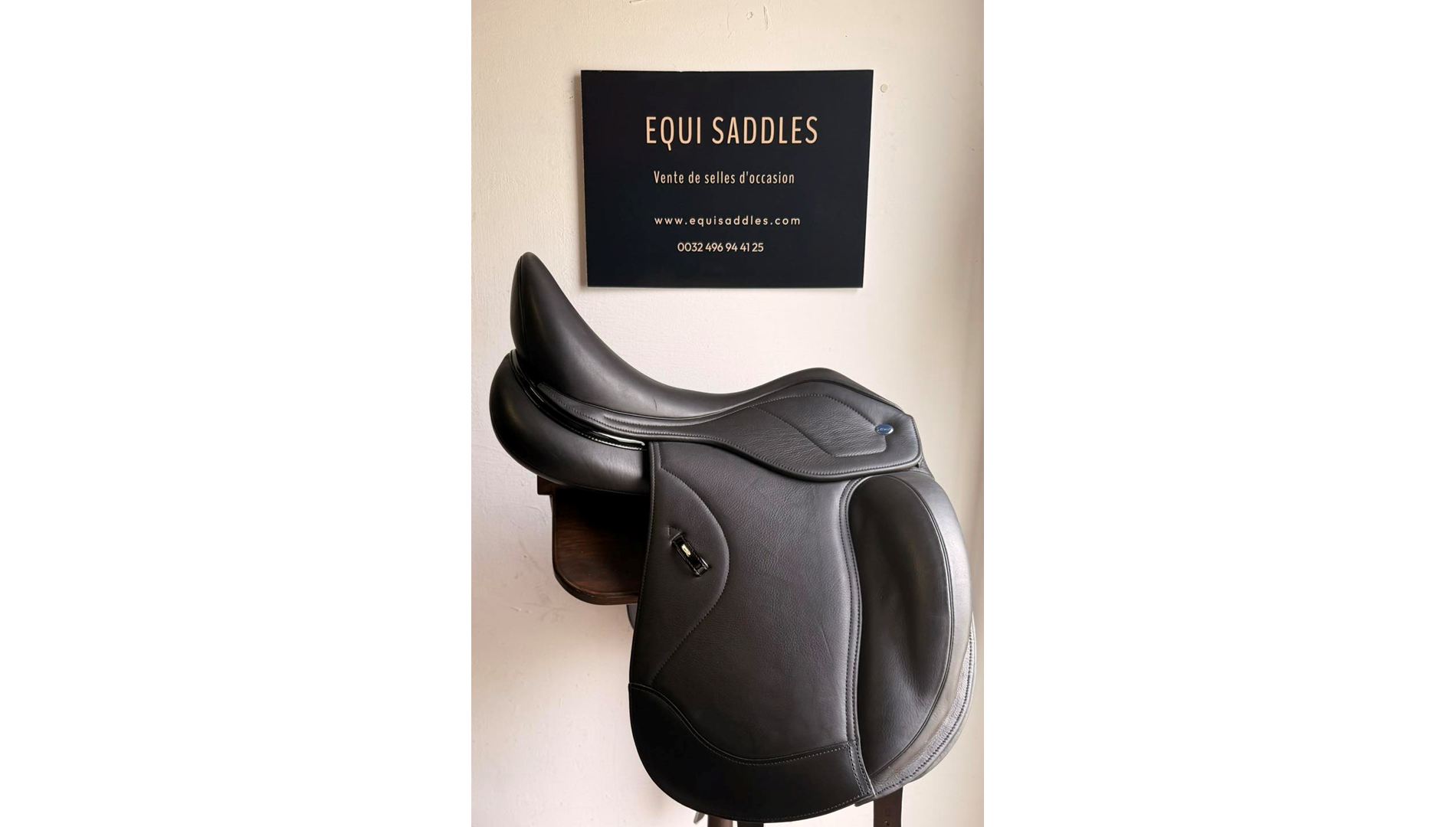 22014283  Selle de Dressage IKONIC "Hybride" Mono quartier-Standart-Taquet long