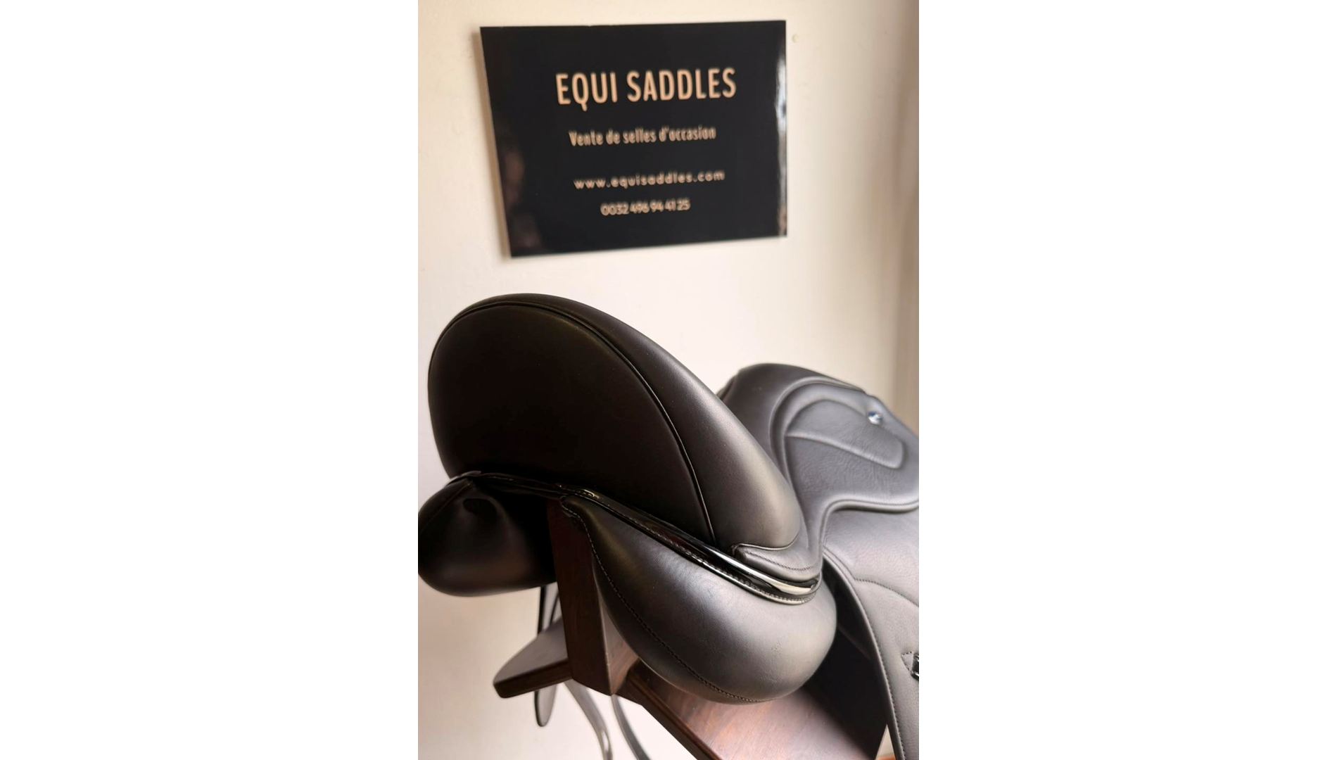 22014283  Selle de Dressage IKONIC "Hybride" Mono quartier-Standart-Taquet long