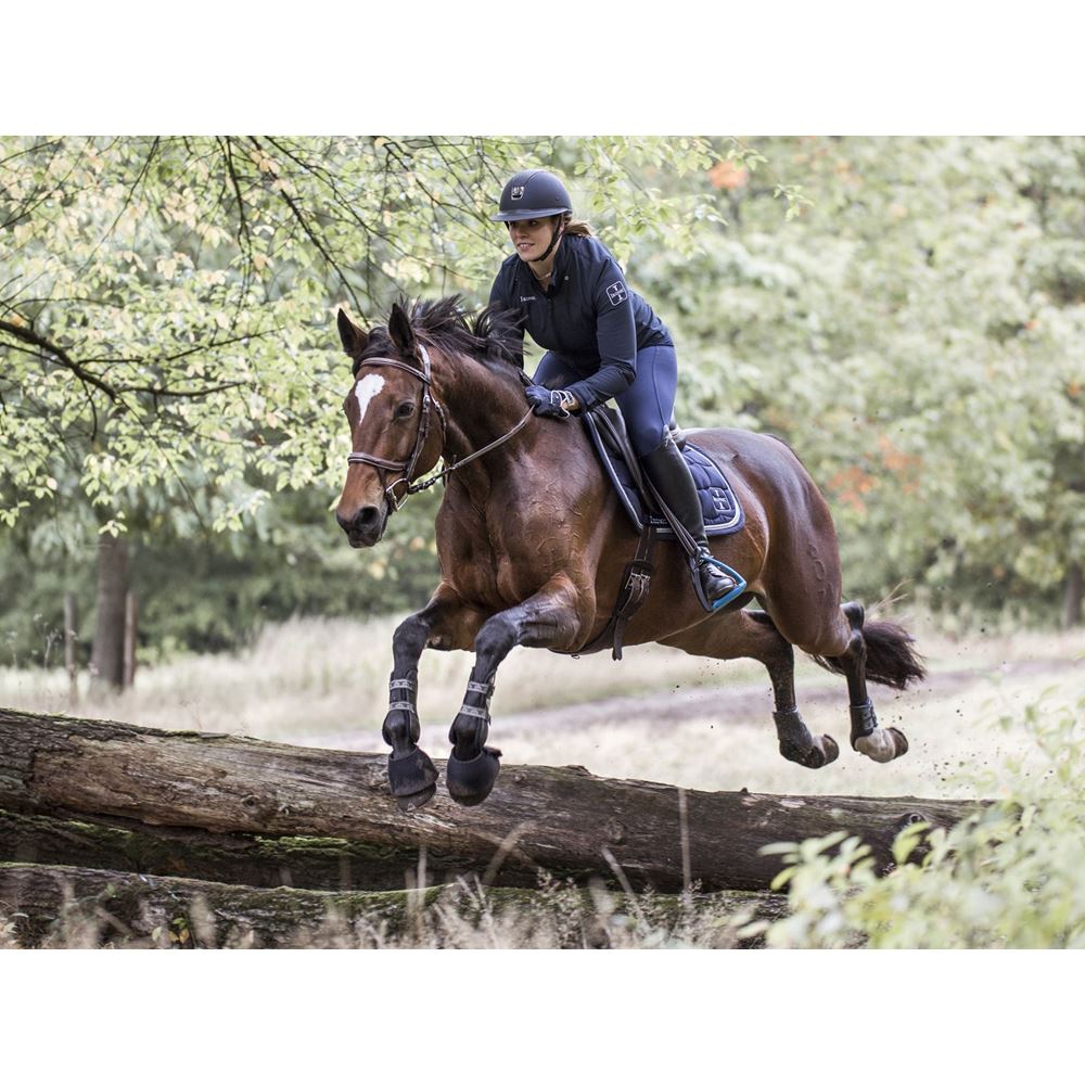 Ikonic "Evolution" Cross Country Zadel Standard Flap